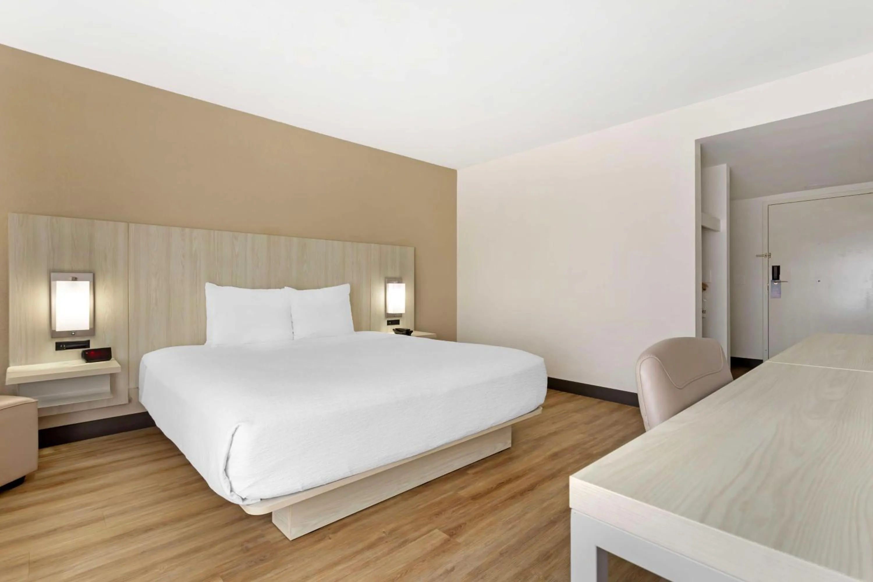 Bedroom, Bed in Best Western Plus Sugar Land-Stafford