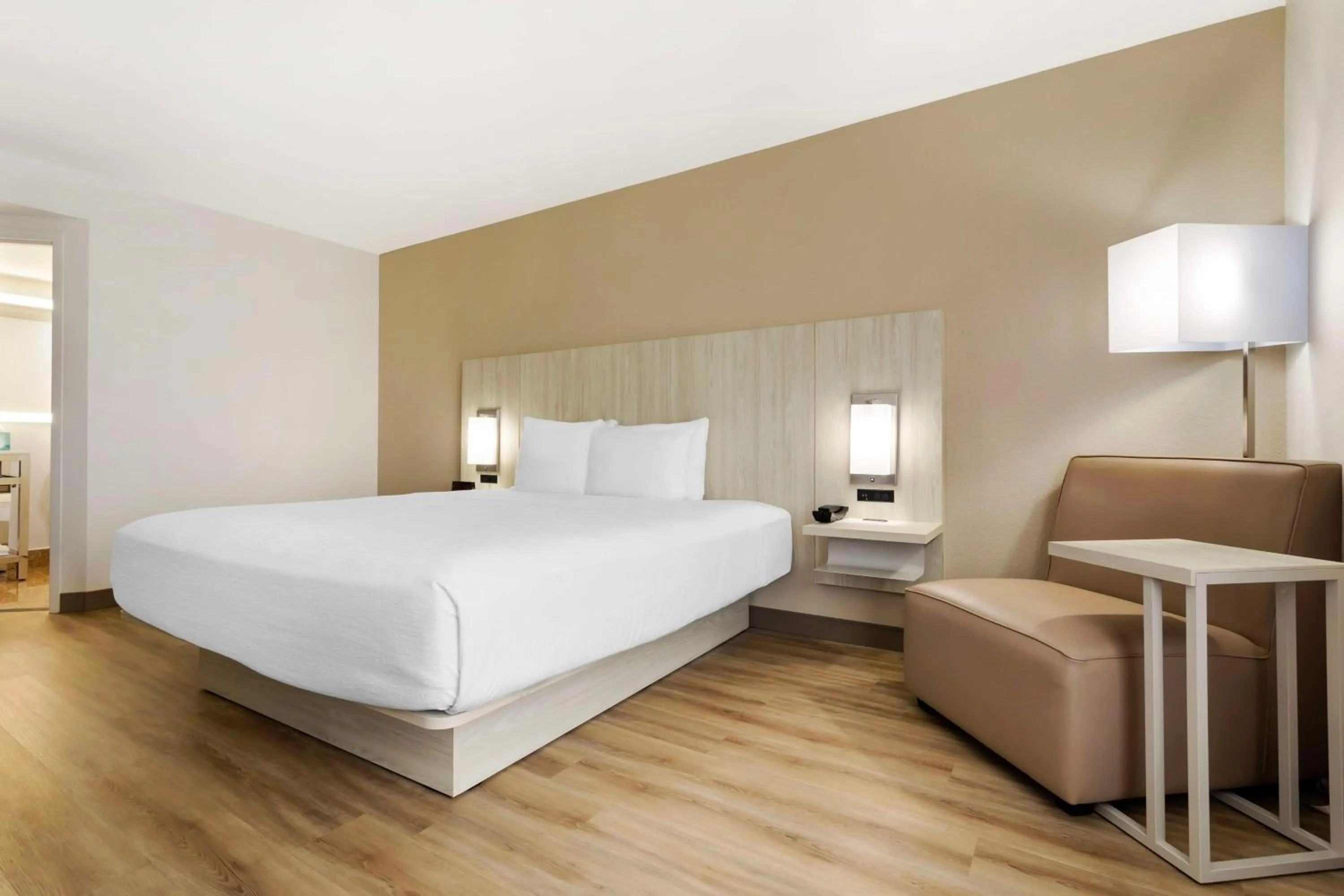 Bedroom, Bed in Best Western Plus Sugar Land-Stafford