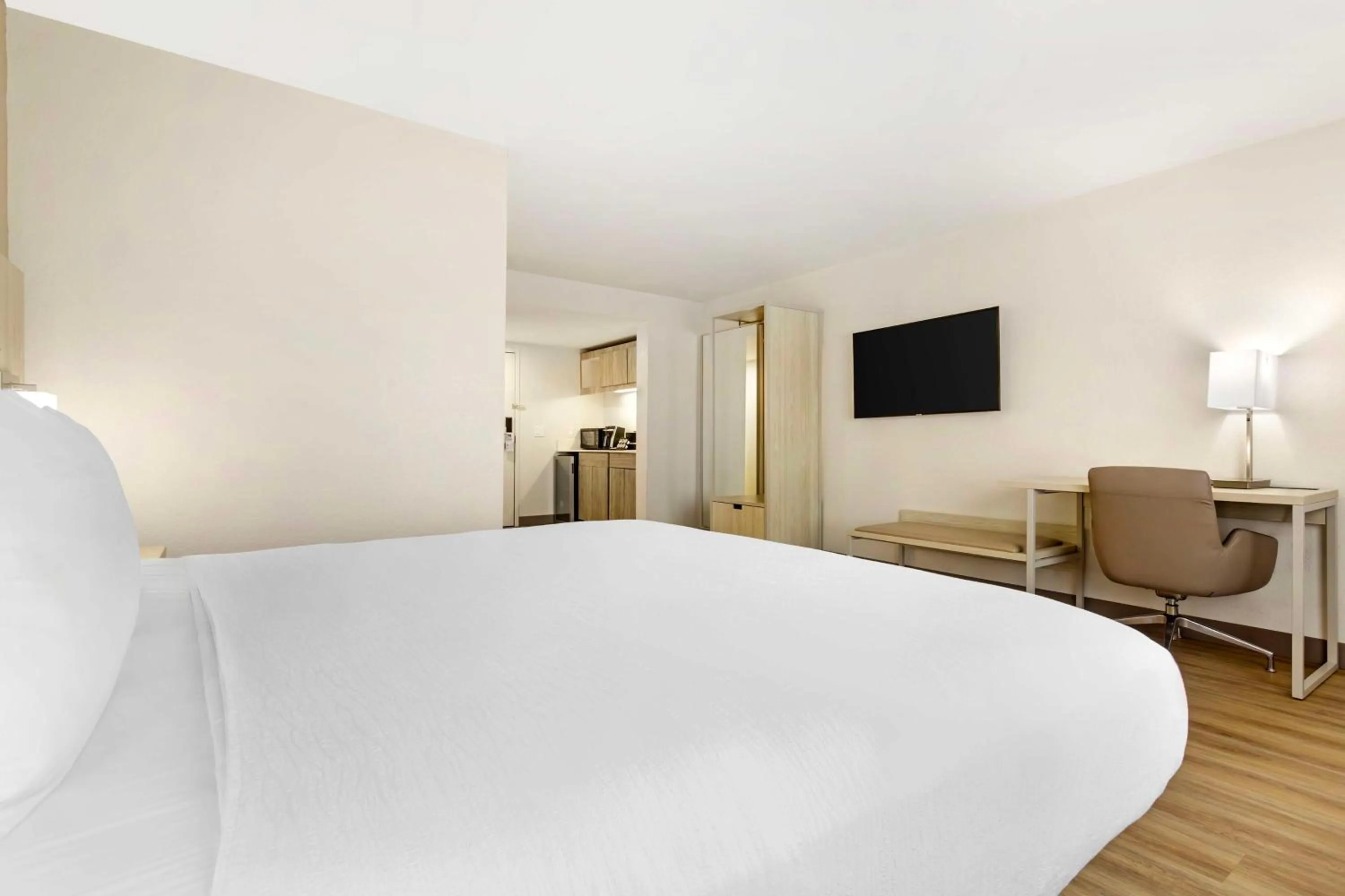 Bedroom, Bed in Best Western Plus Sugar Land-Stafford