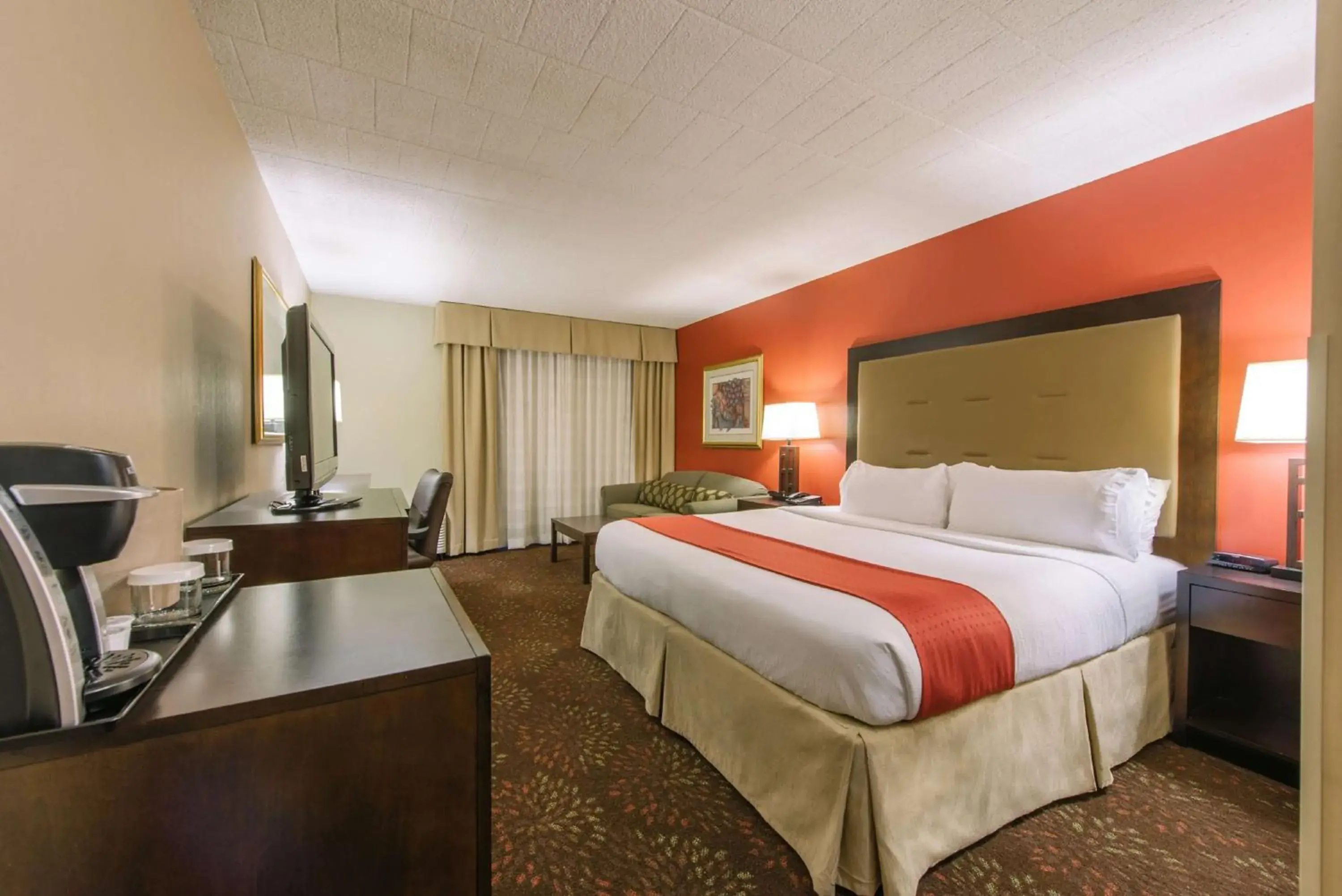 King Room with Tub - Mobility and Hearing Access in Hotel MTK Mount Kisco King Room with Tub - Mobility and Hearing Access in Hotel MTK Mount Kisco