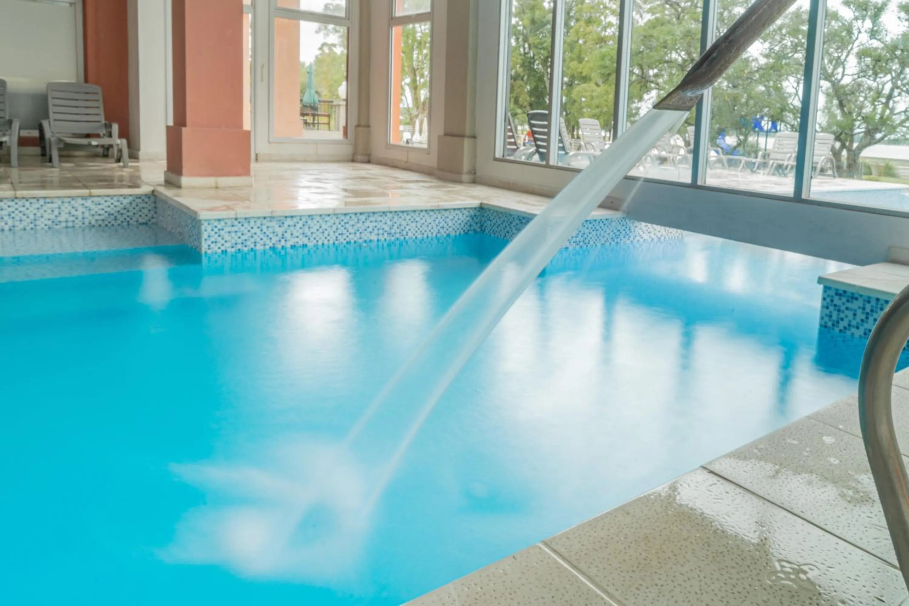 Swimming pool in Howard Johnson Chascomus