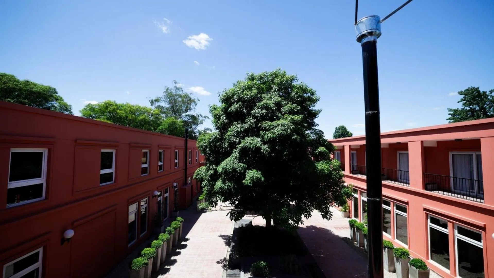 Patio in Howard Johnson Chascomus