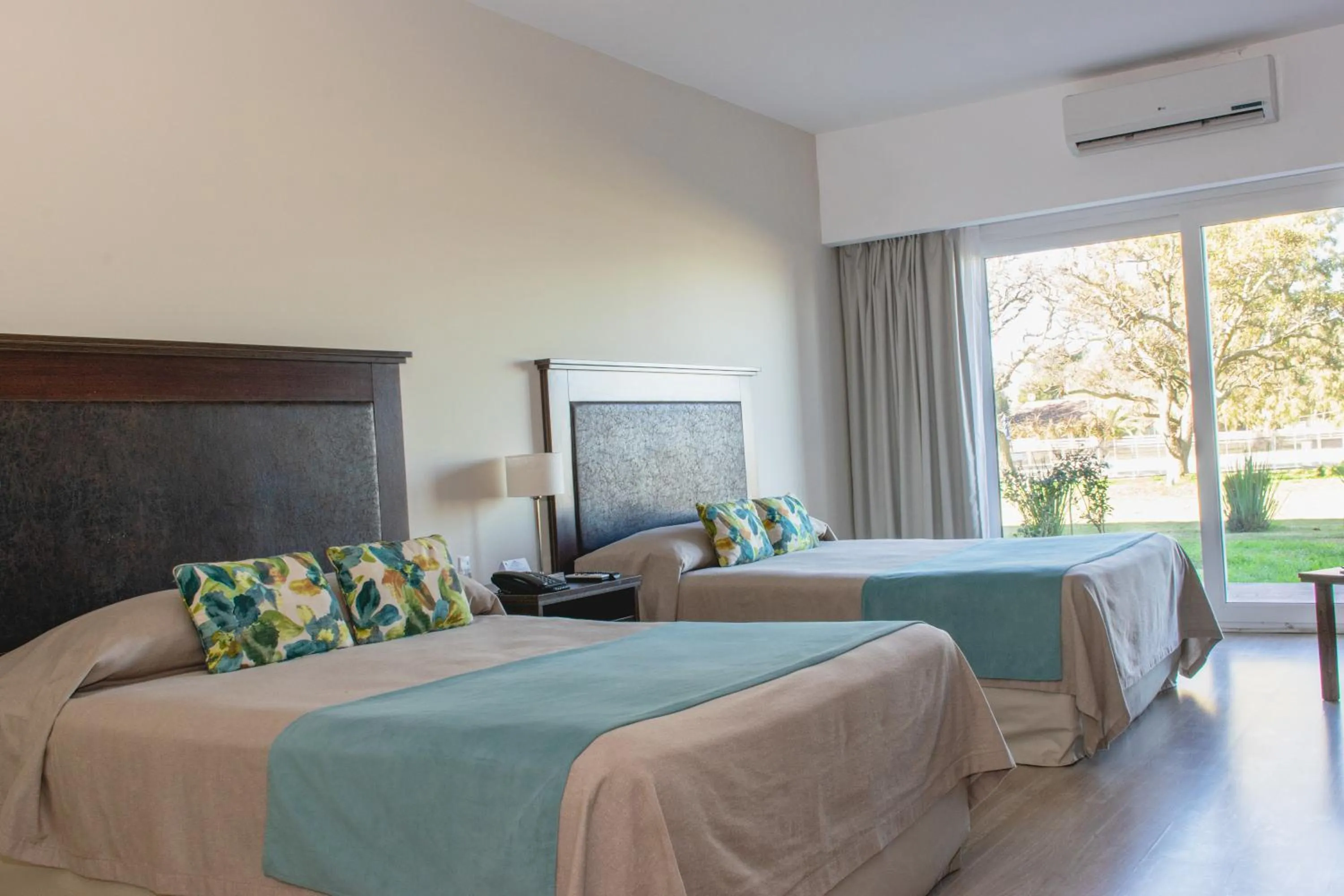 Bed in Howard Johnson Chascomus