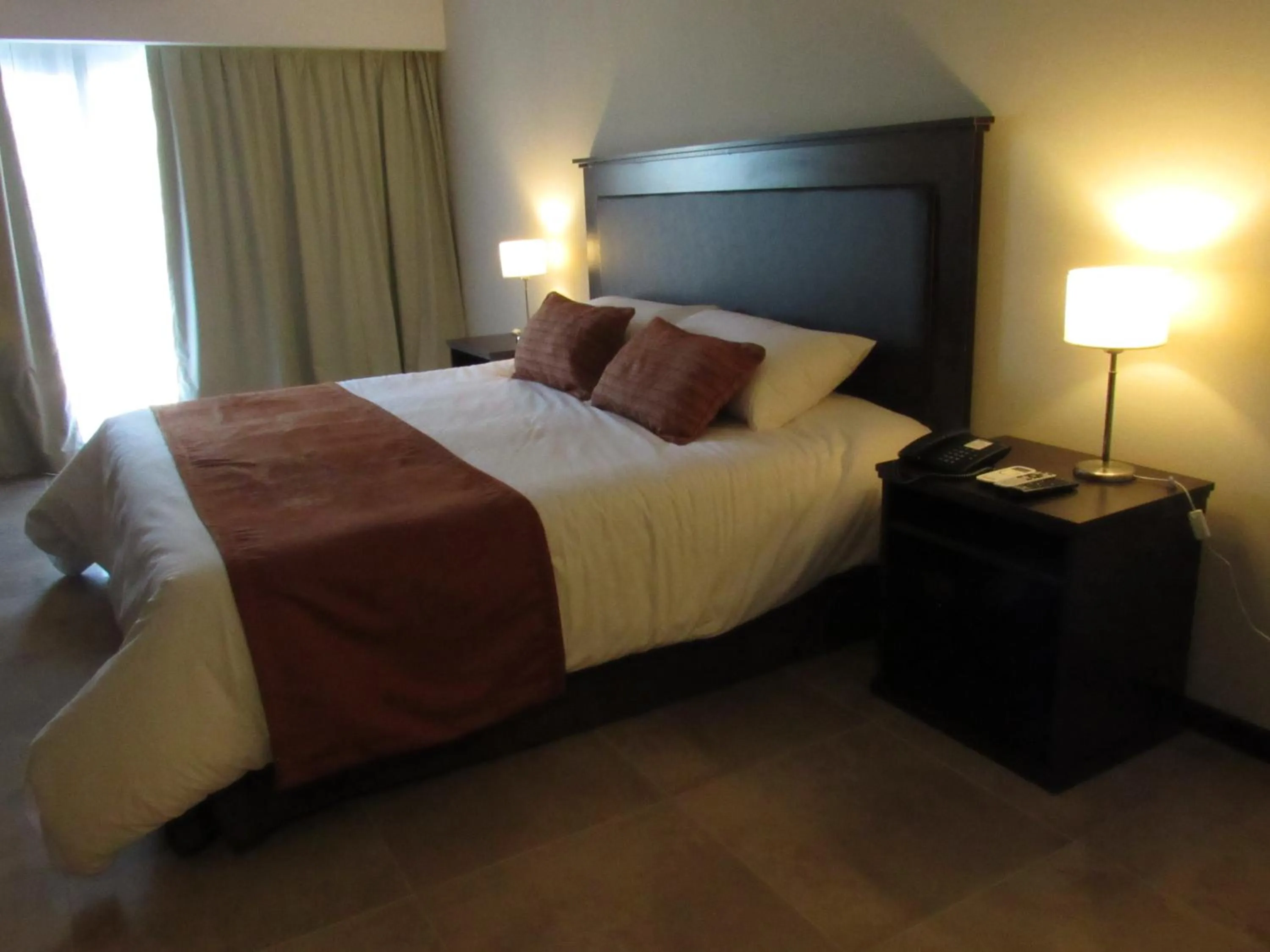 Bed in Howard Johnson Chascomus