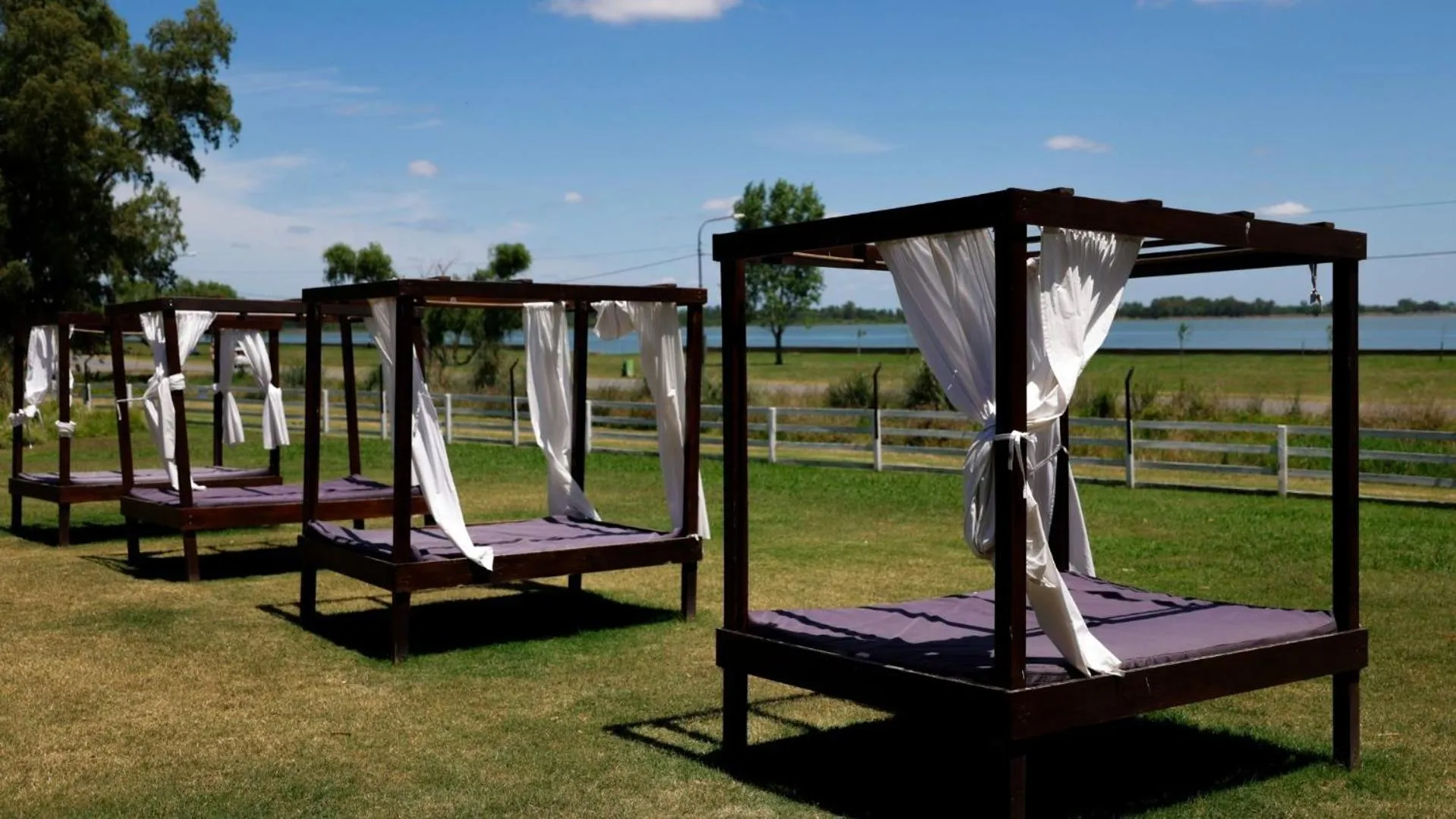 Garden in Howard Johnson Chascomus