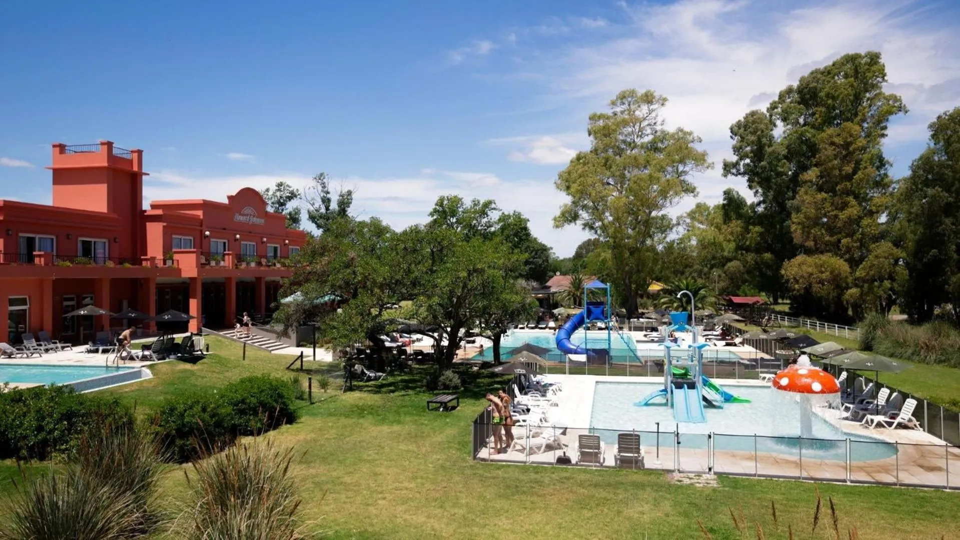 Spring in Howard Johnson Chascomus