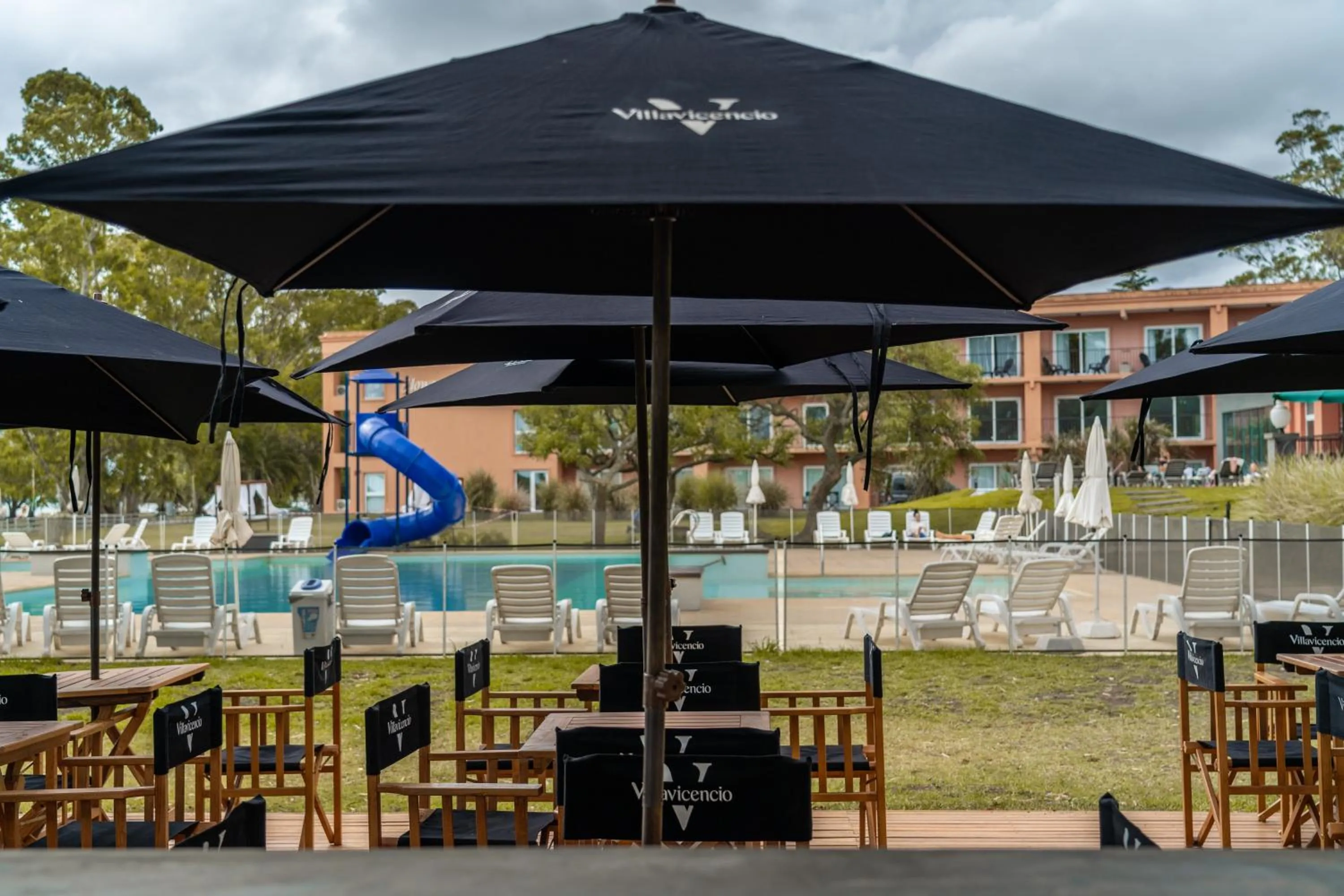 Restaurant/places to eat in Howard Johnson Chascomus