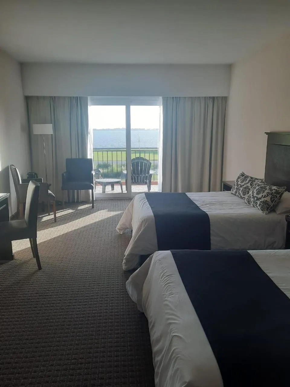 Bedroom, Bed in Howard Johnson Chascomus