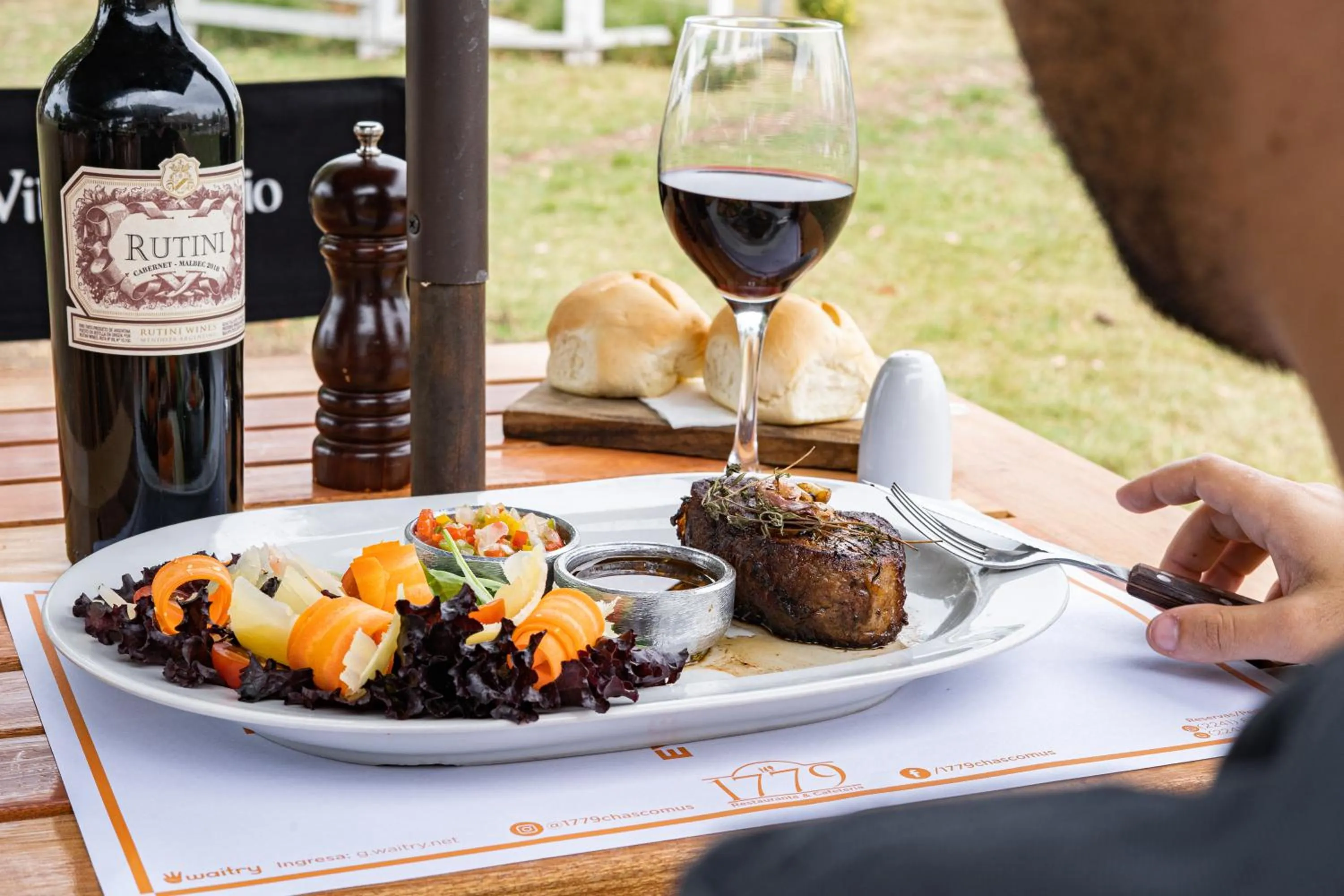 Restaurant/places to eat in Howard Johnson Chascomus