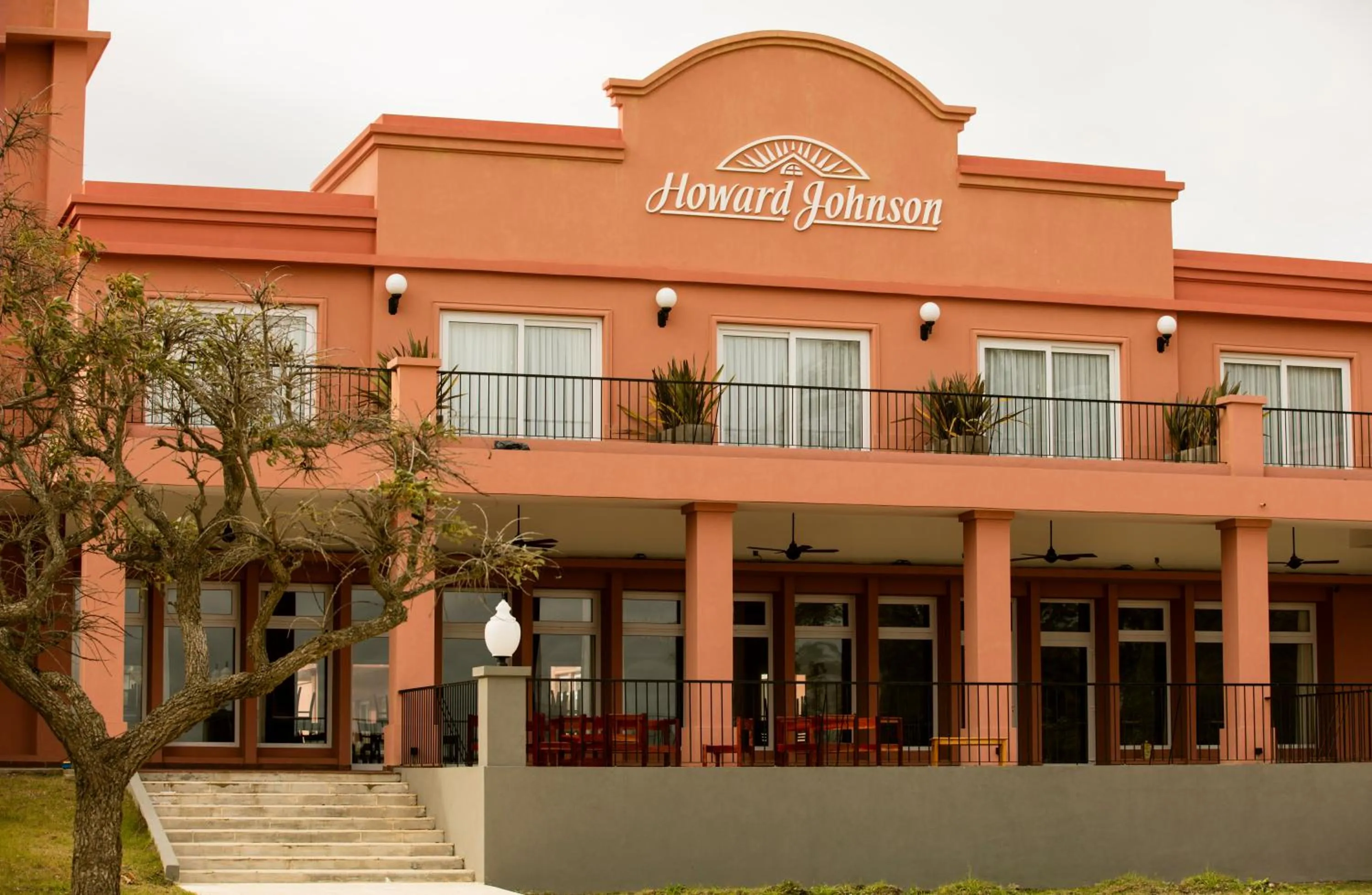 Property building in Howard Johnson Chascomus