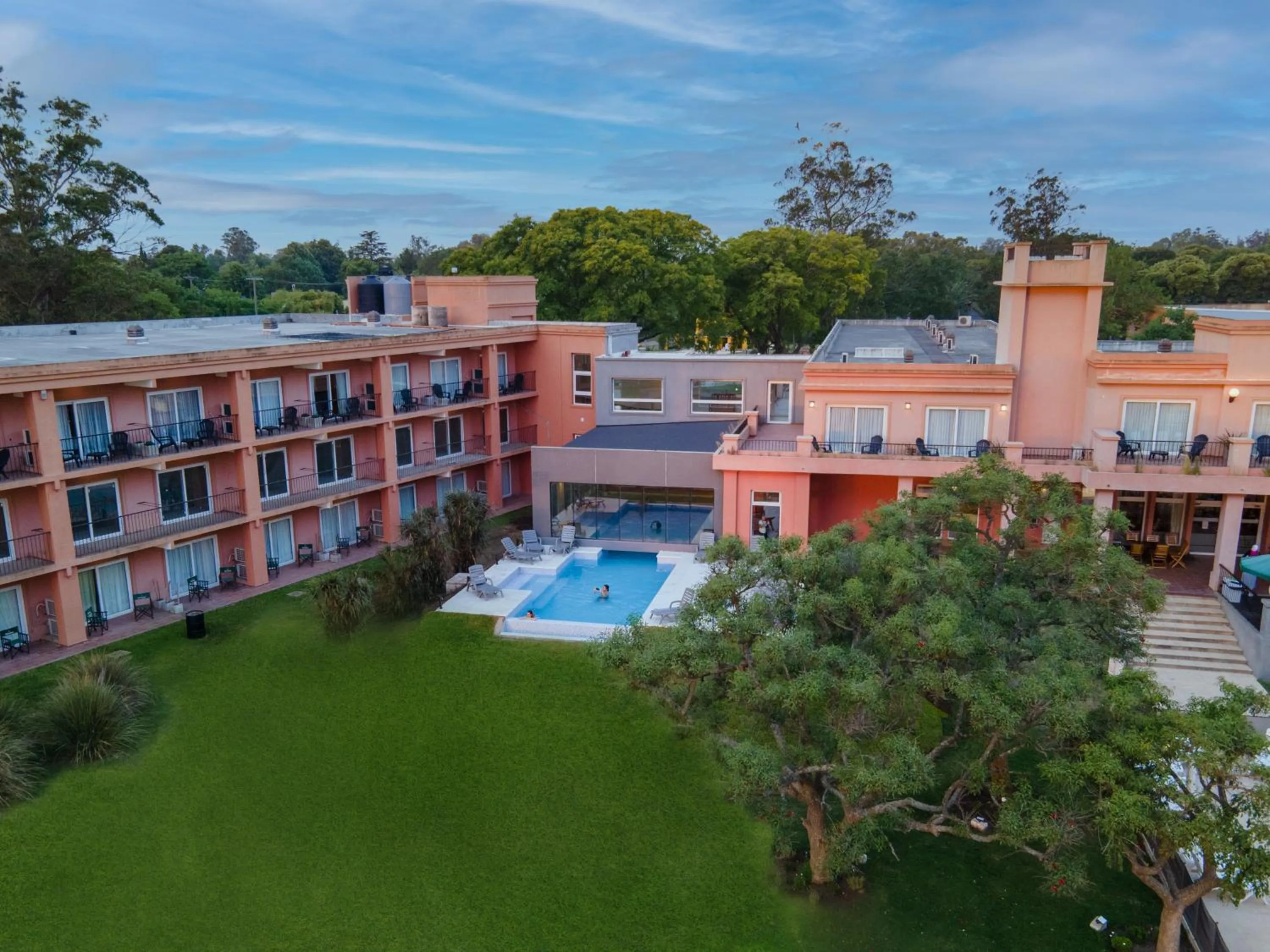 Property building in Howard Johnson Chascomus