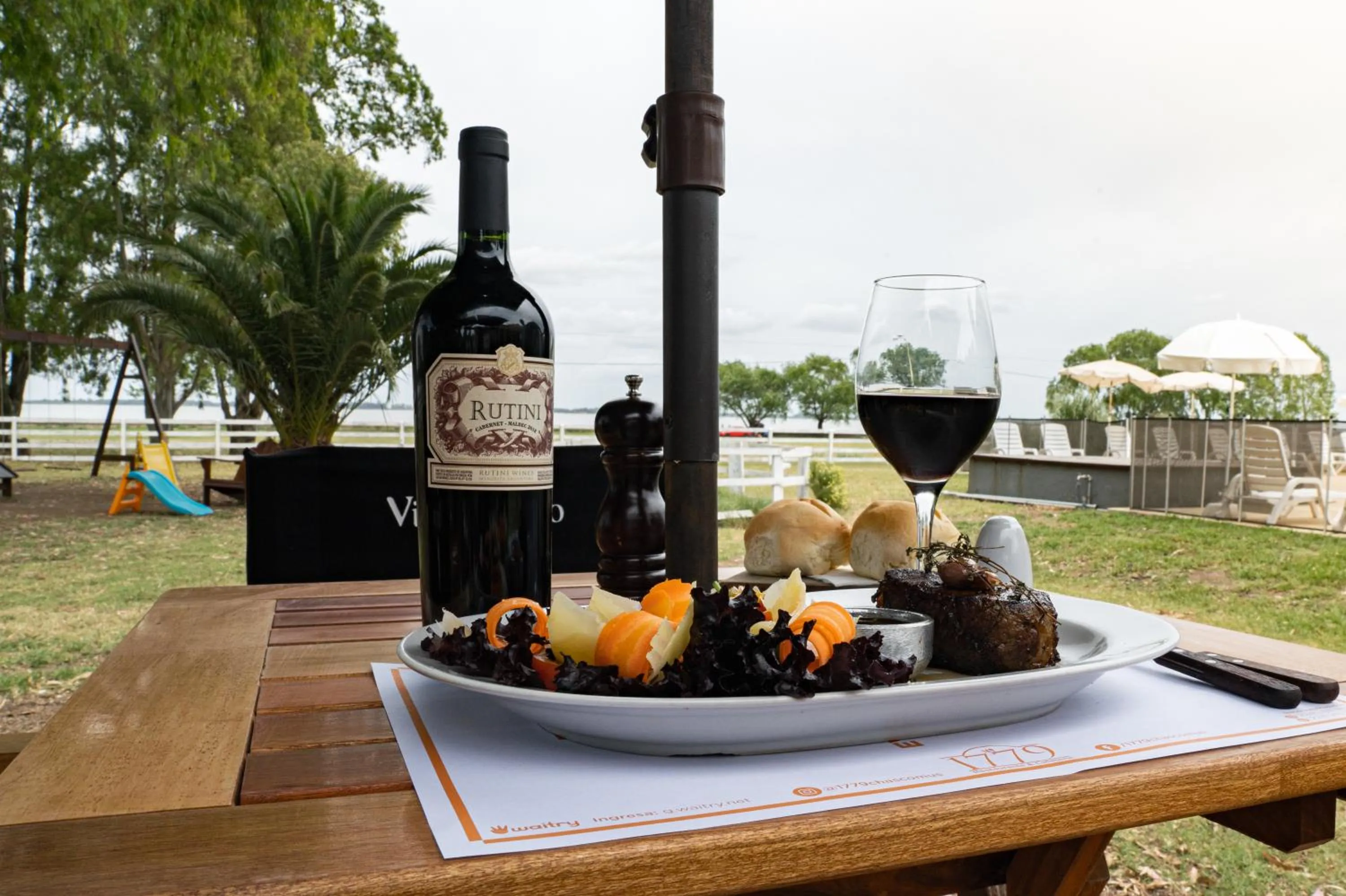 Restaurant/places to eat in Howard Johnson Chascomus