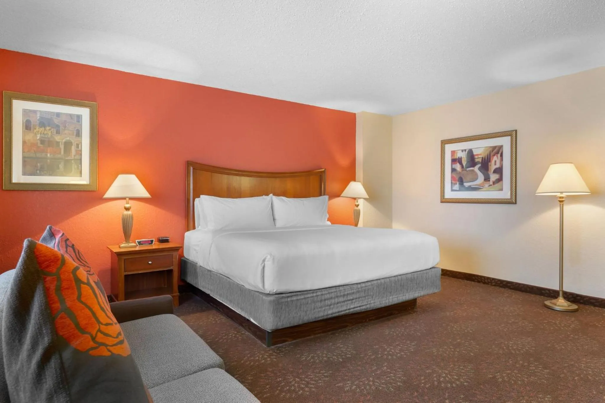 Photo of the whole room, Bed in Holiday Inn Express Chicago-Downers Grove by IHG