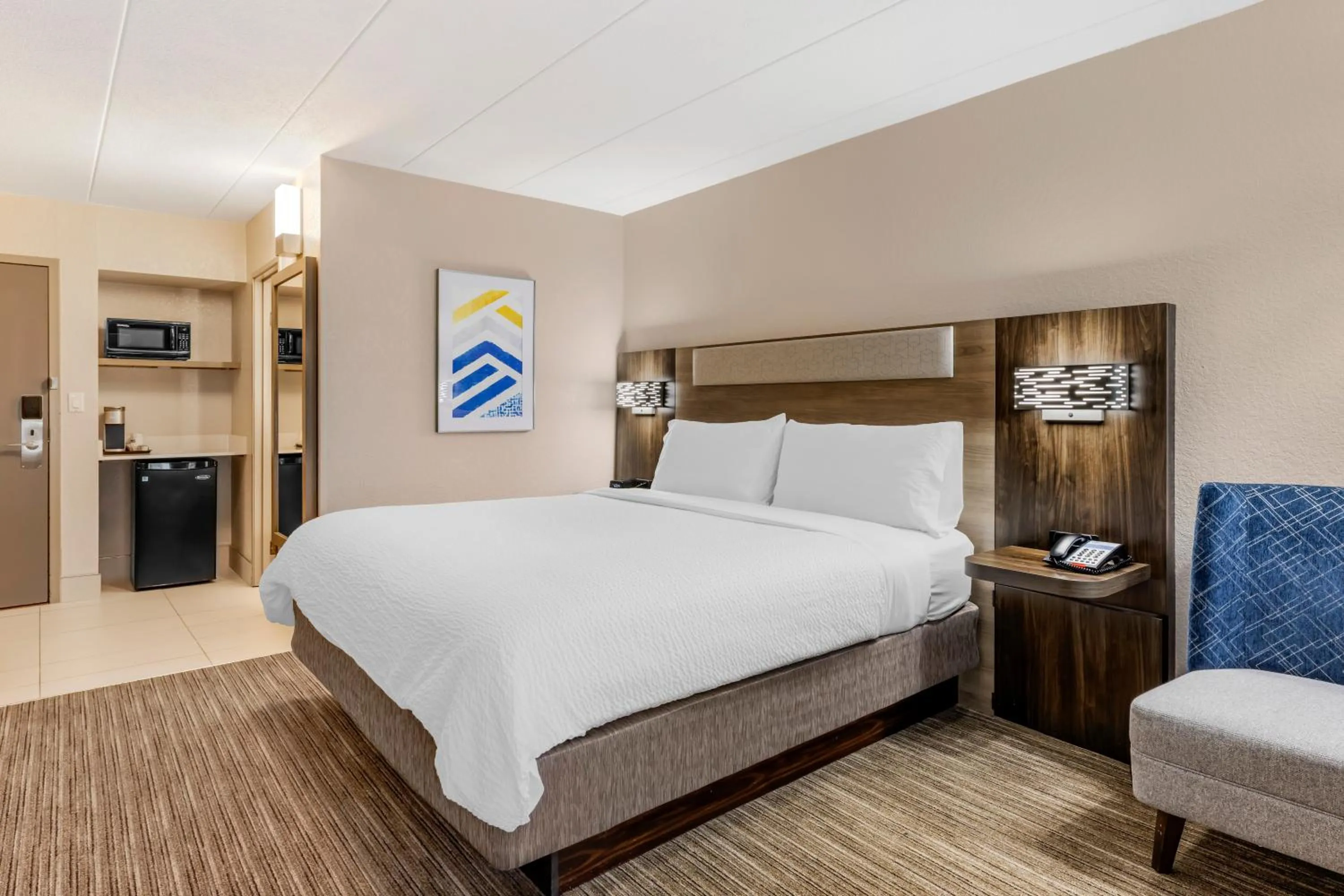 Bed in Holiday Inn Express Chicago-Downers Grove by IHG