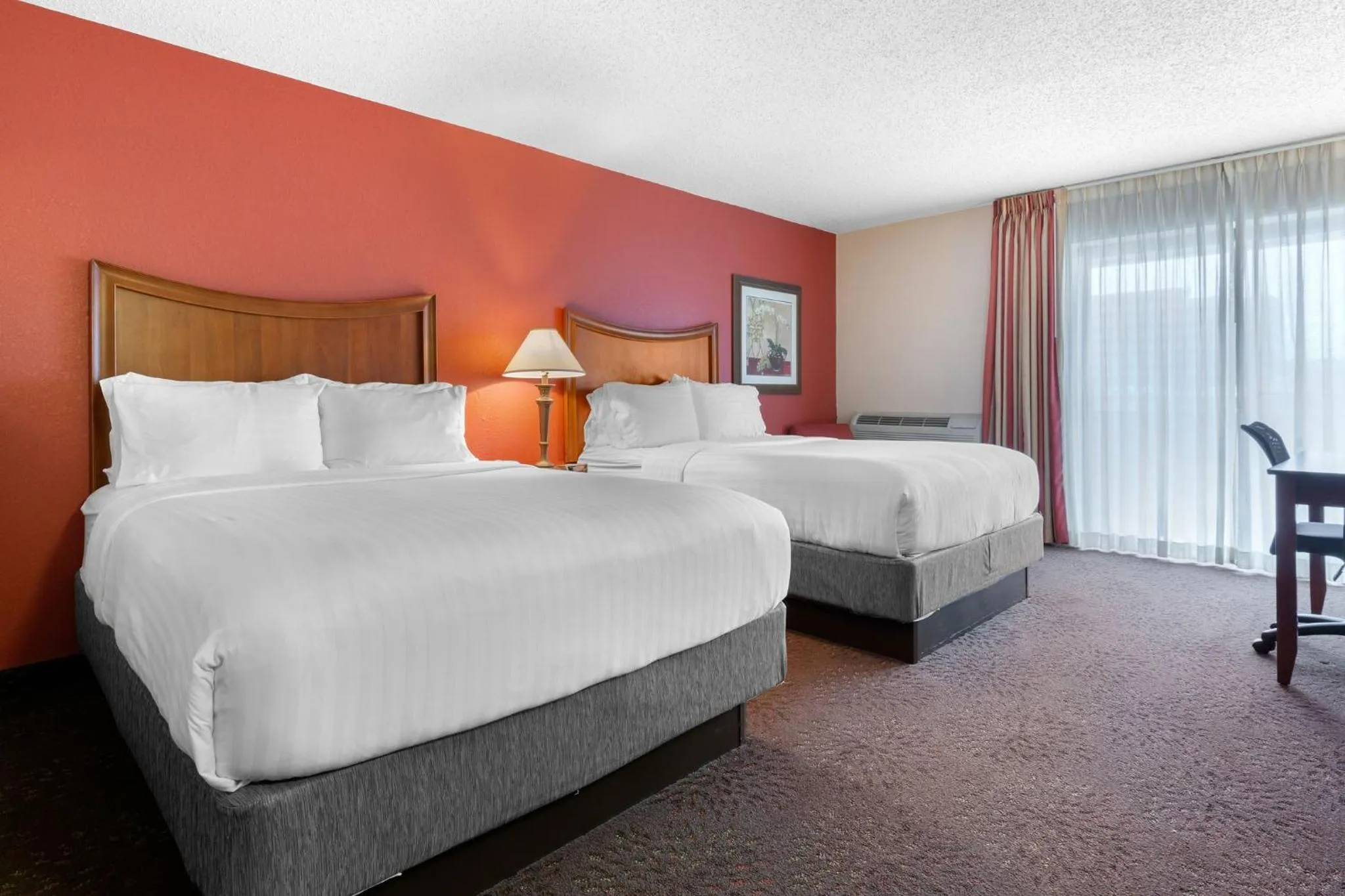 Photo of the whole room, Bed in Holiday Inn Express Chicago-Downers Grove by IHG