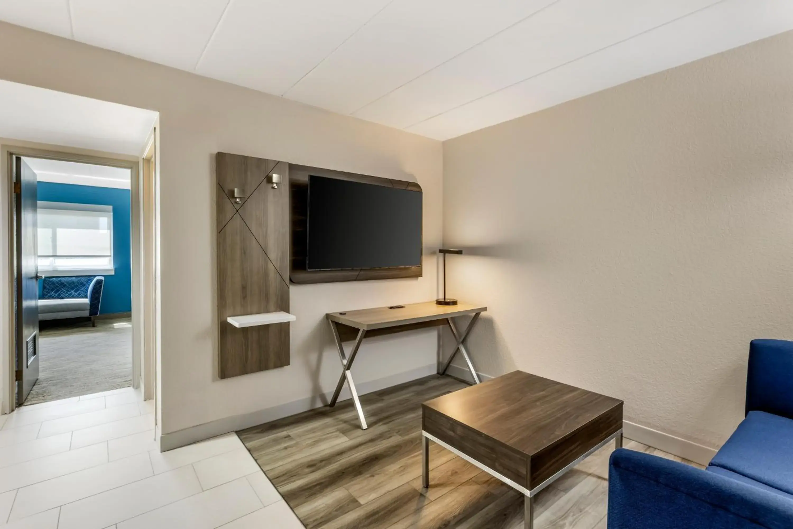 King Suite in Holiday Inn Express Chicago-Downers Grove by IHG King Suite in Holiday Inn Express Chicago-Downers Grove by IHG