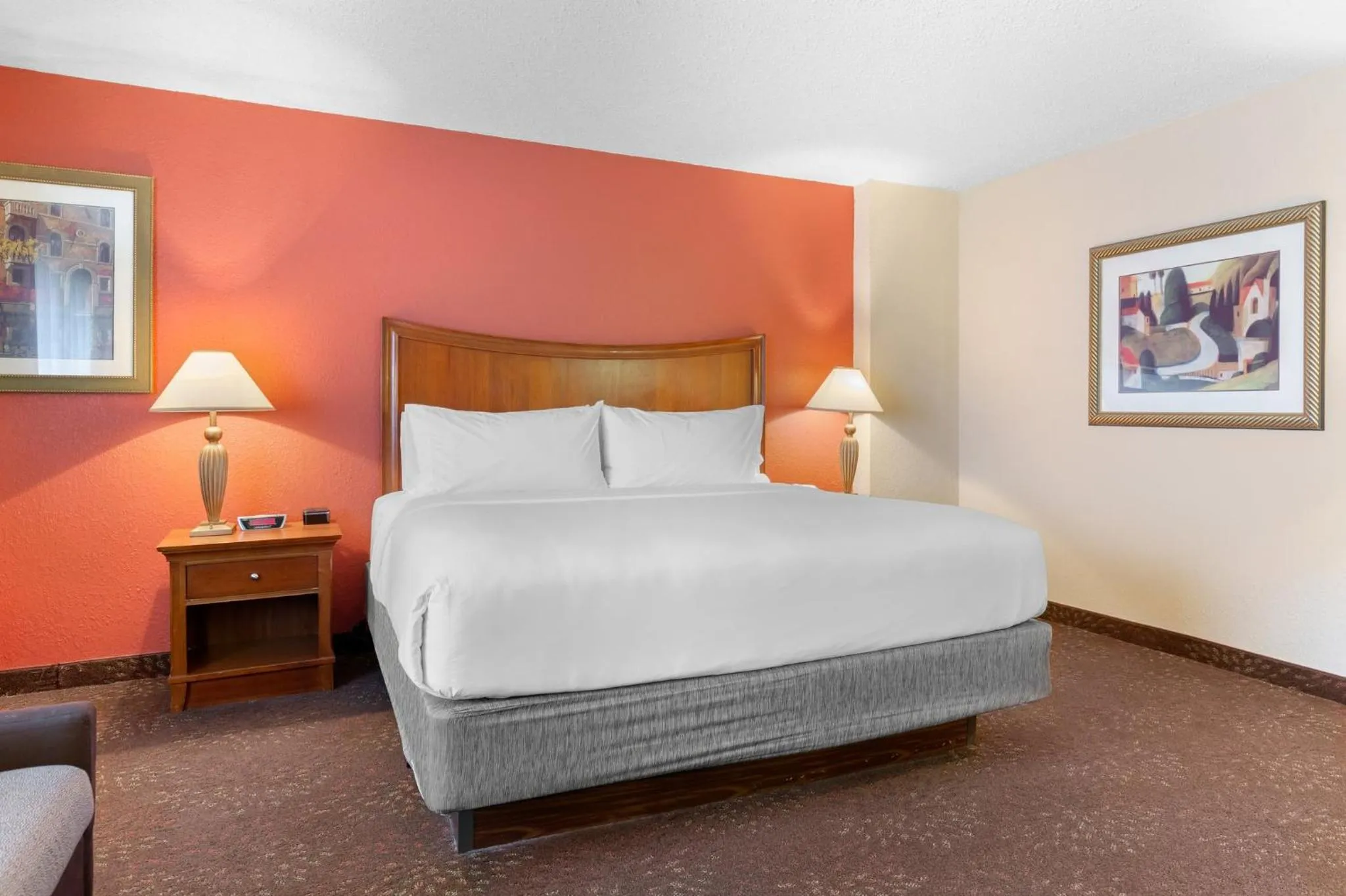 Photo of the whole room, Bed in Holiday Inn Express Chicago-Downers Grove by IHG