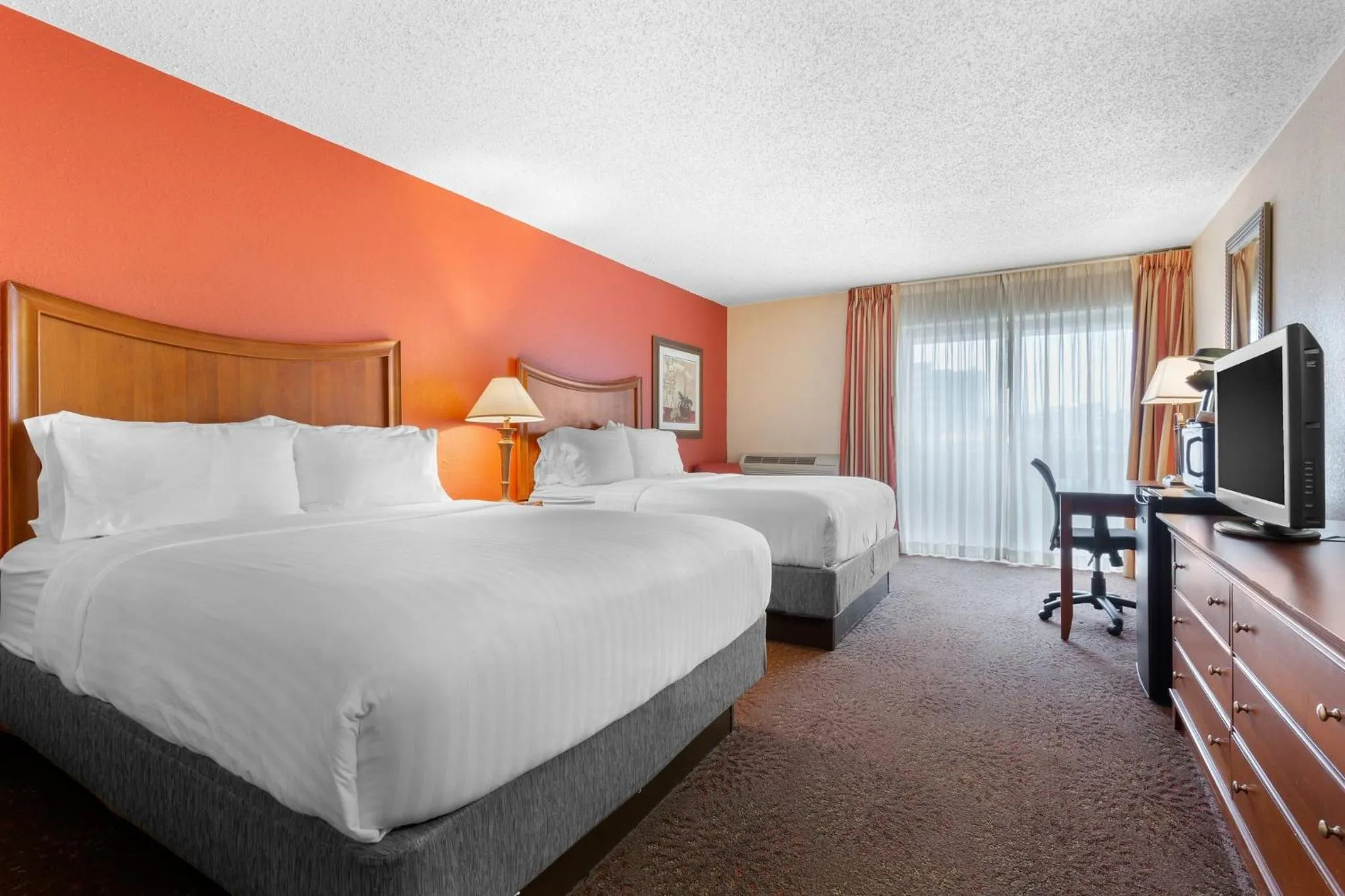 Photo of the whole room, Bed in Holiday Inn Express Chicago-Downers Grove by IHG