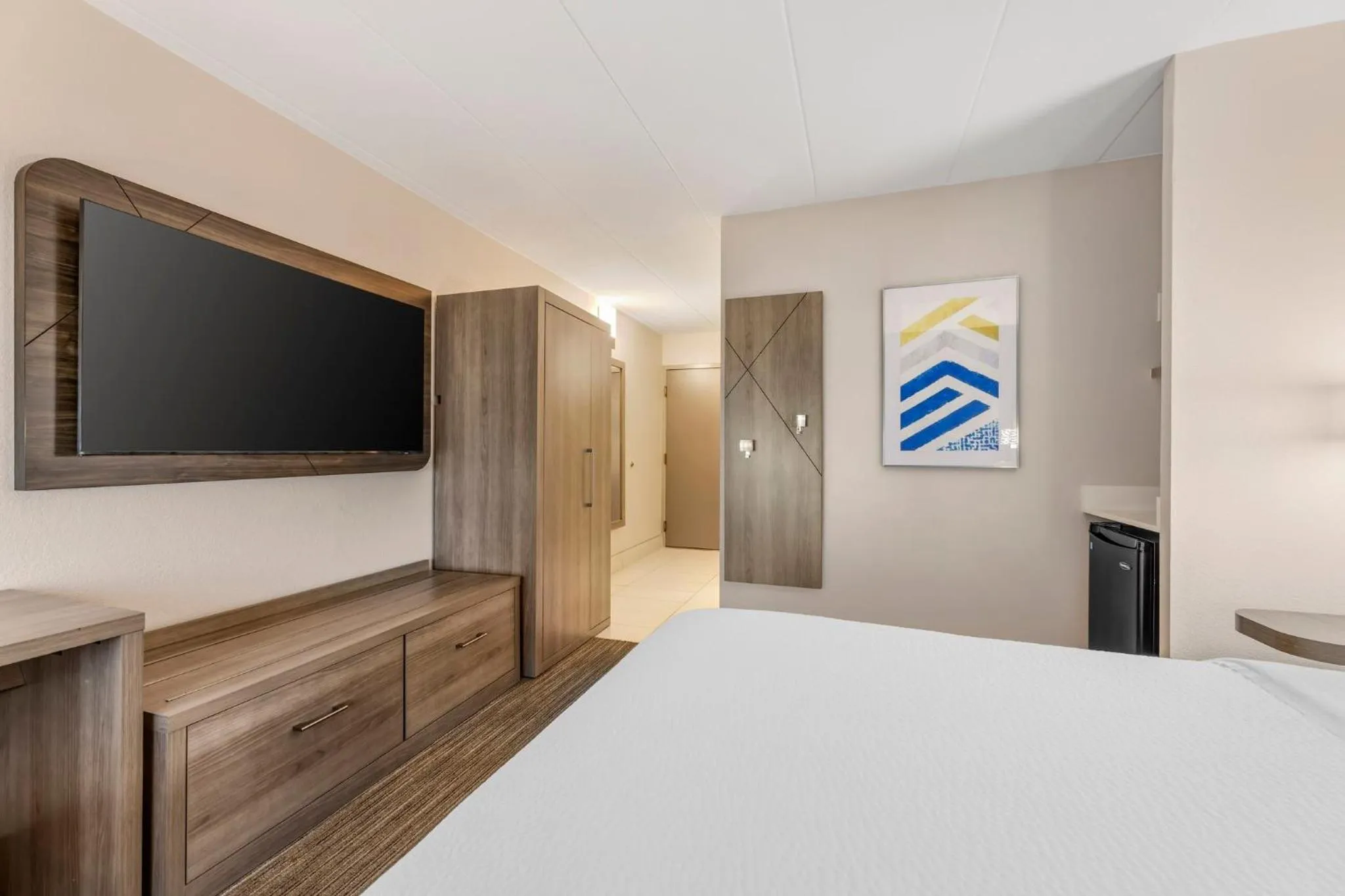 Photo of the whole room, Bed in Holiday Inn Express Chicago-Downers Grove by IHG