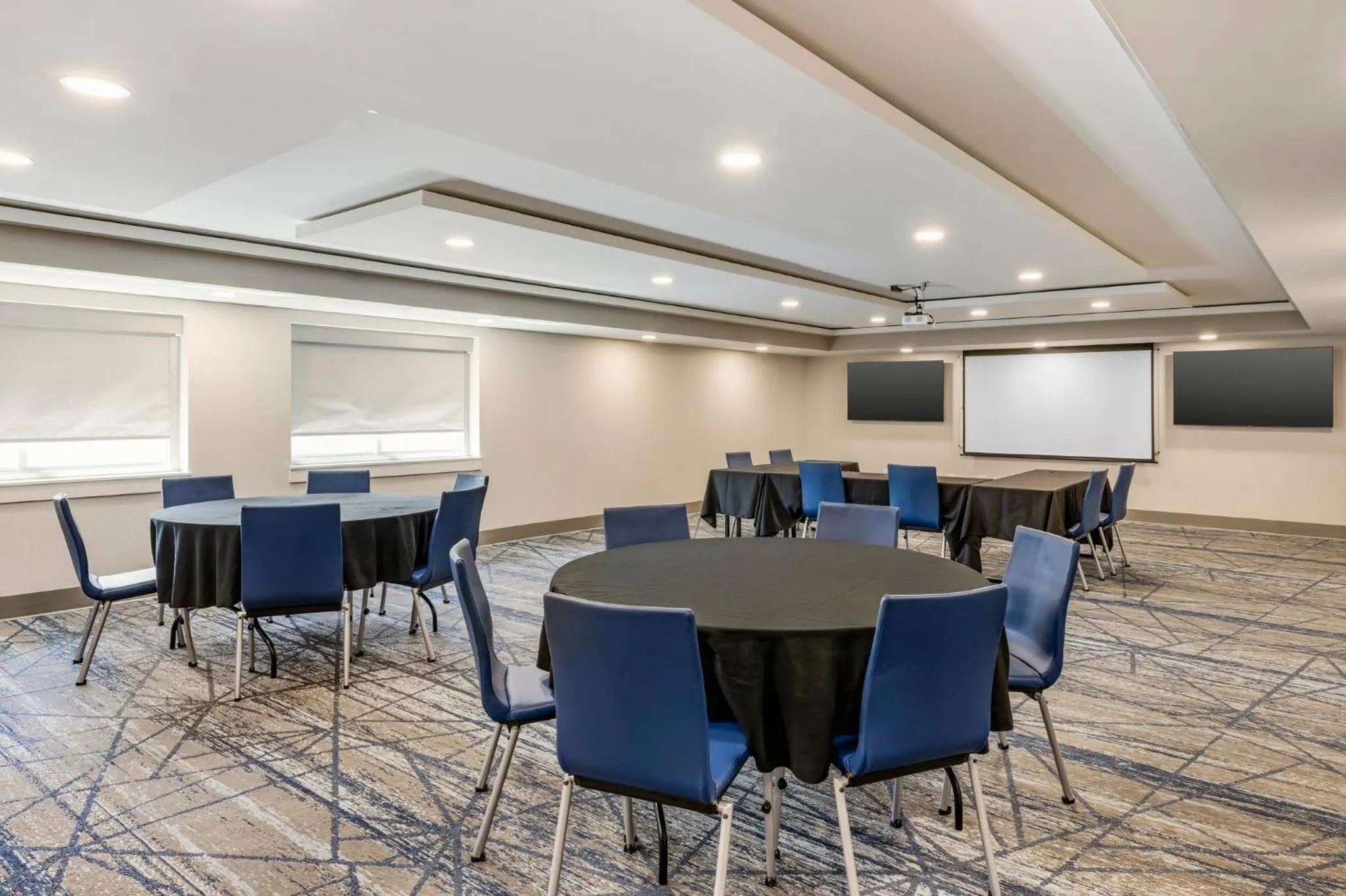 Meeting/conference room in Holiday Inn Express Chicago-Downers Grove by IHG