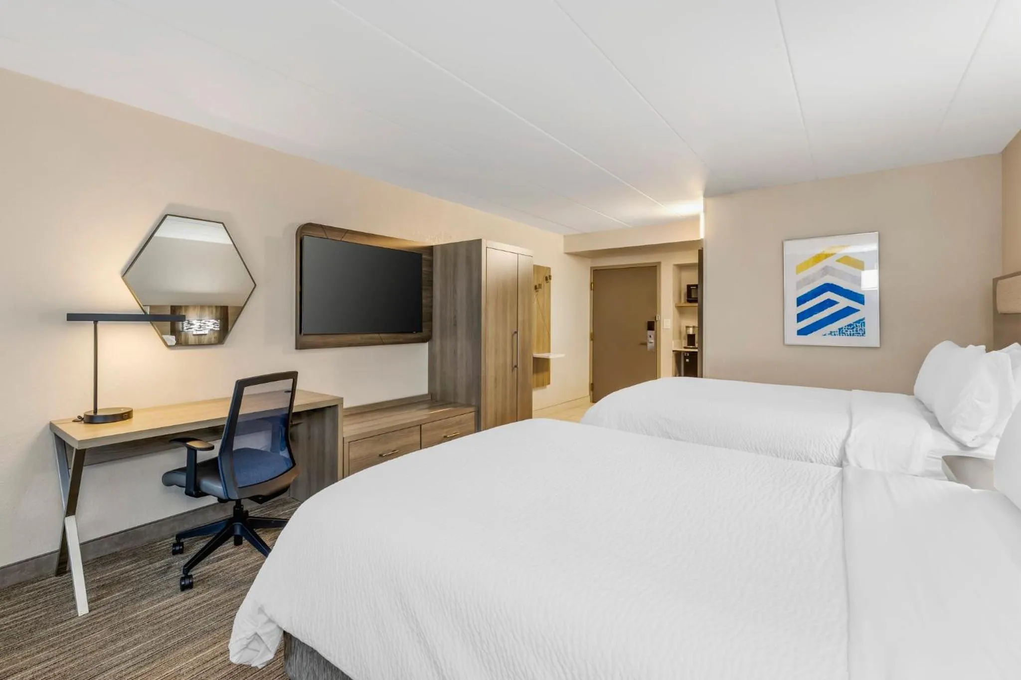 Photo of the whole room, Bed in Holiday Inn Express Chicago-Downers Grove by IHG