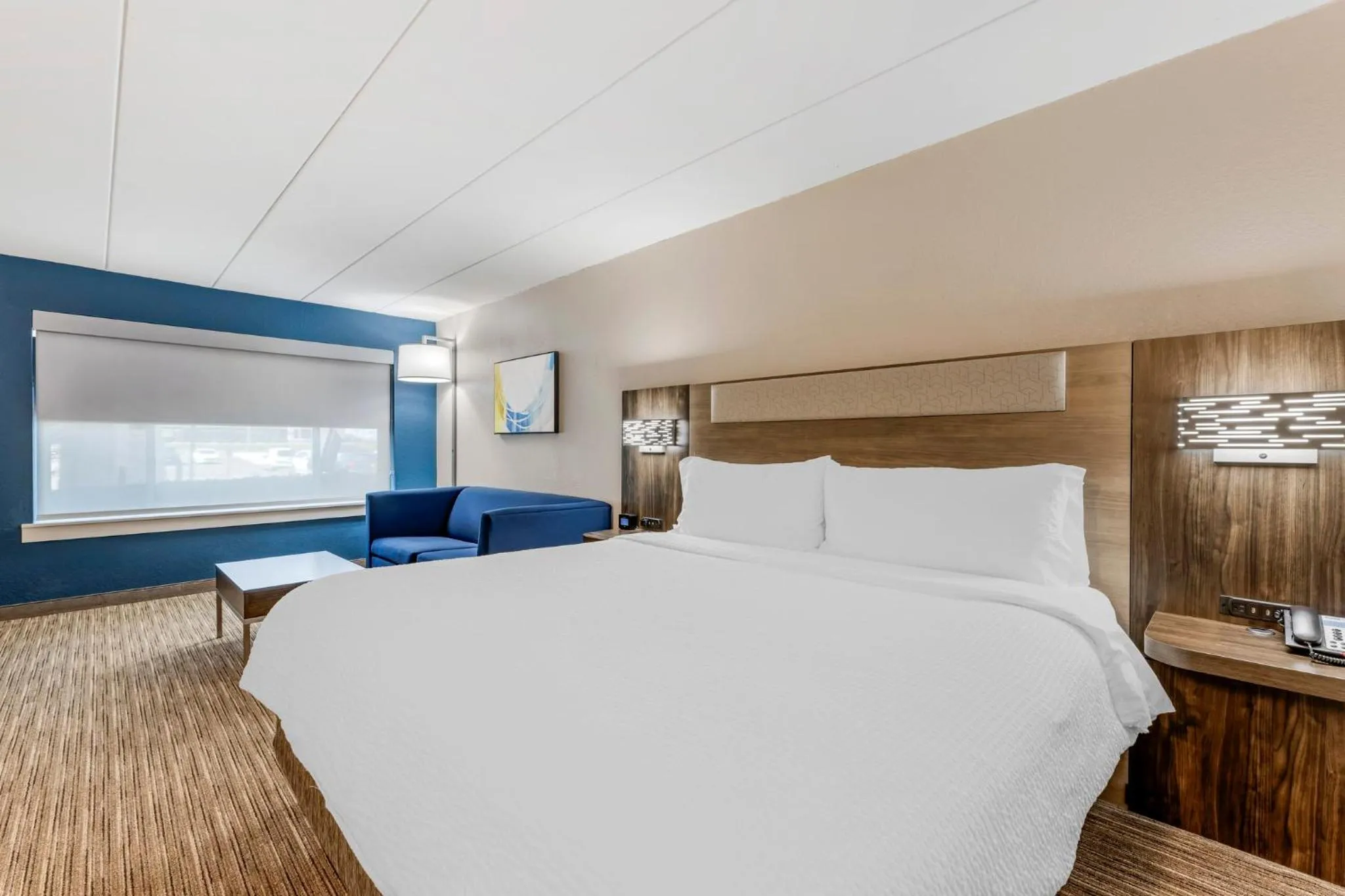 Photo of the whole room, Bed in Holiday Inn Express Chicago-Downers Grove by IHG