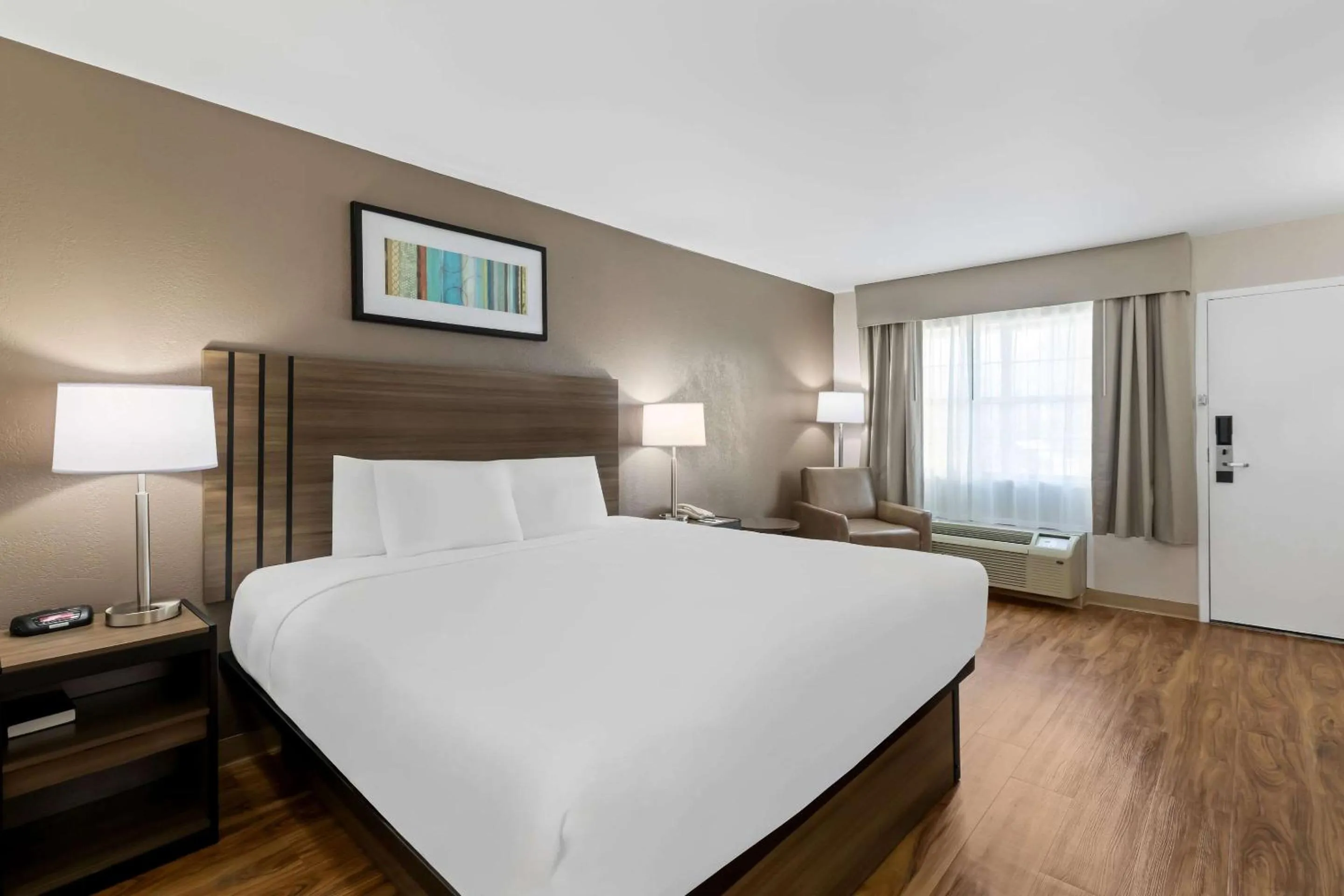 Bedroom, Bed in Quality Inn Fayetteville Near Historic Downtown Square