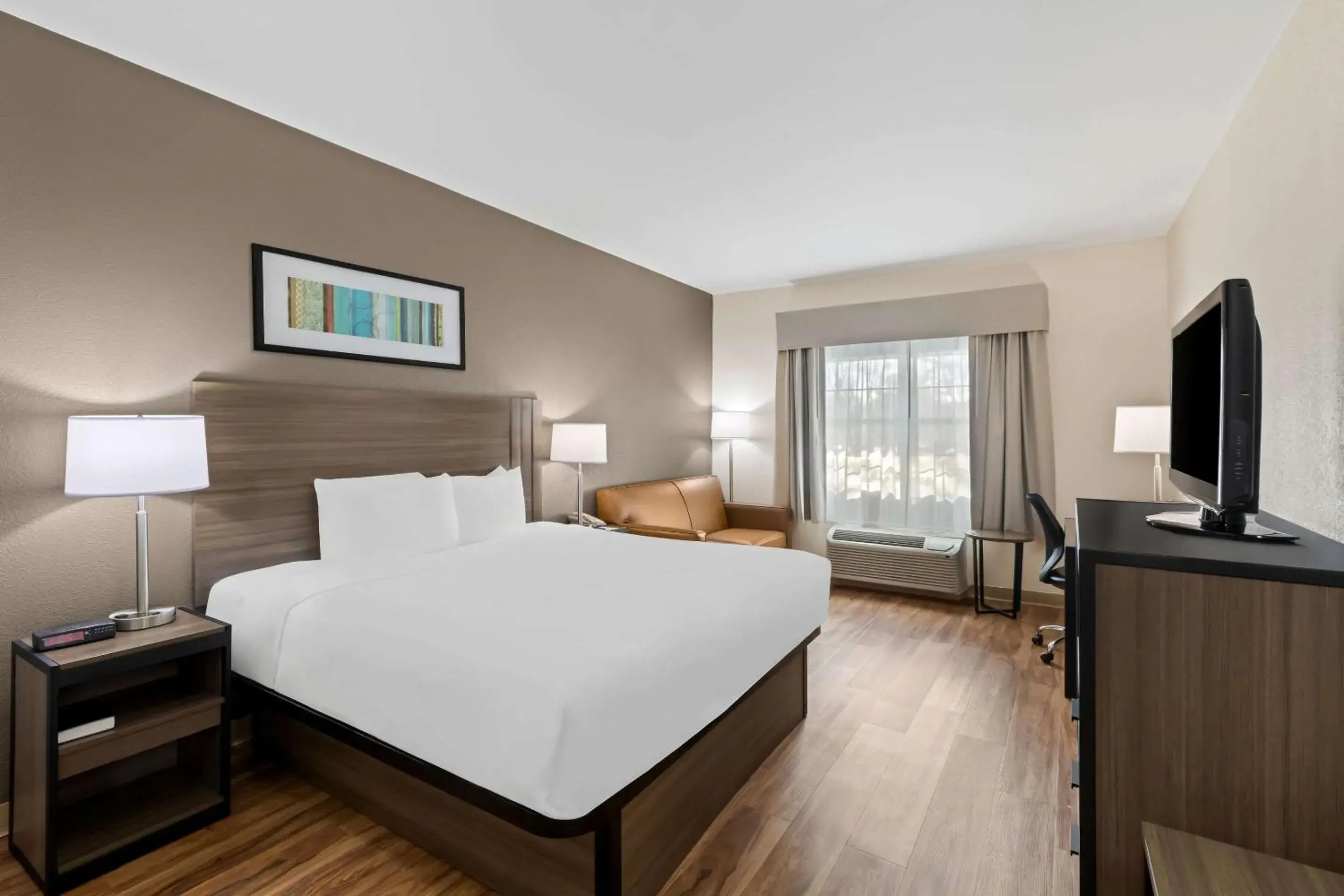 King Room with Sofa-Bed - Non-Smoking in Quality Inn Fayetteville Near Historic Downtown Square King Room with Sofa-Bed - Non-Smoking in Quality Inn Fayetteville Near Historic Downtown Square