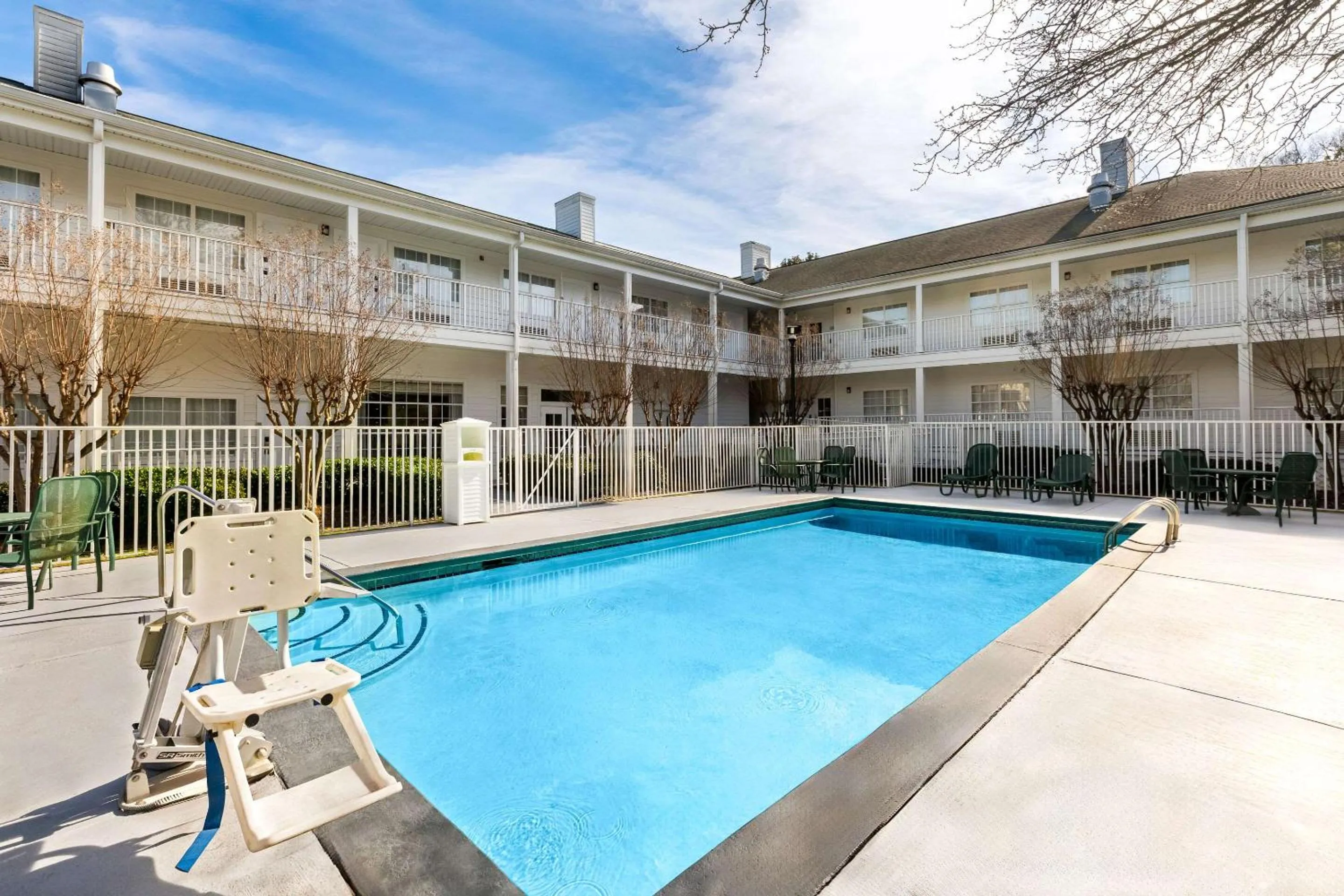 Swimming pool in Quality Inn Fayetteville Near Historic Downtown Square