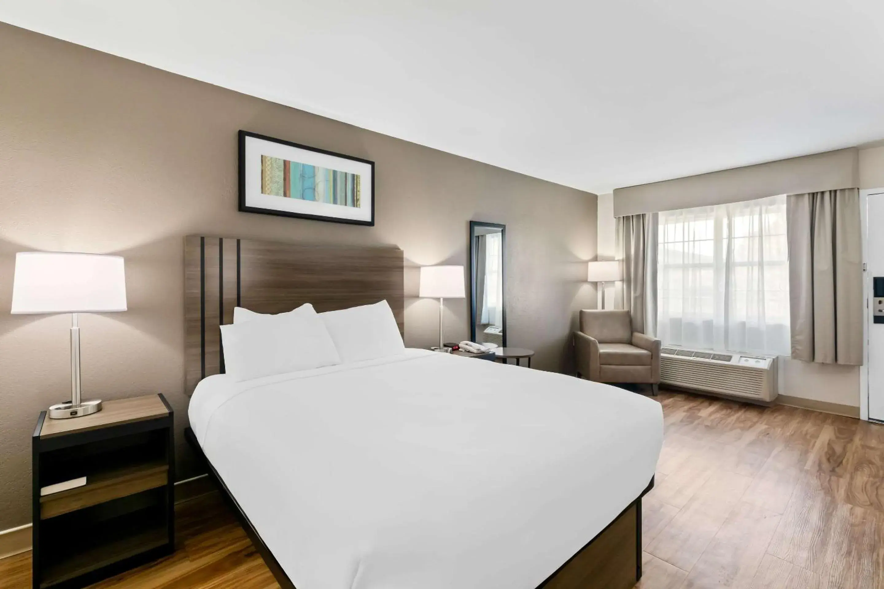 Queen Room - Non-Smoking in Quality Inn Fayetteville Near Historic Downtown Square Queen Room - Non-Smoking in Quality Inn Fayetteville Near Historic Downtown Square