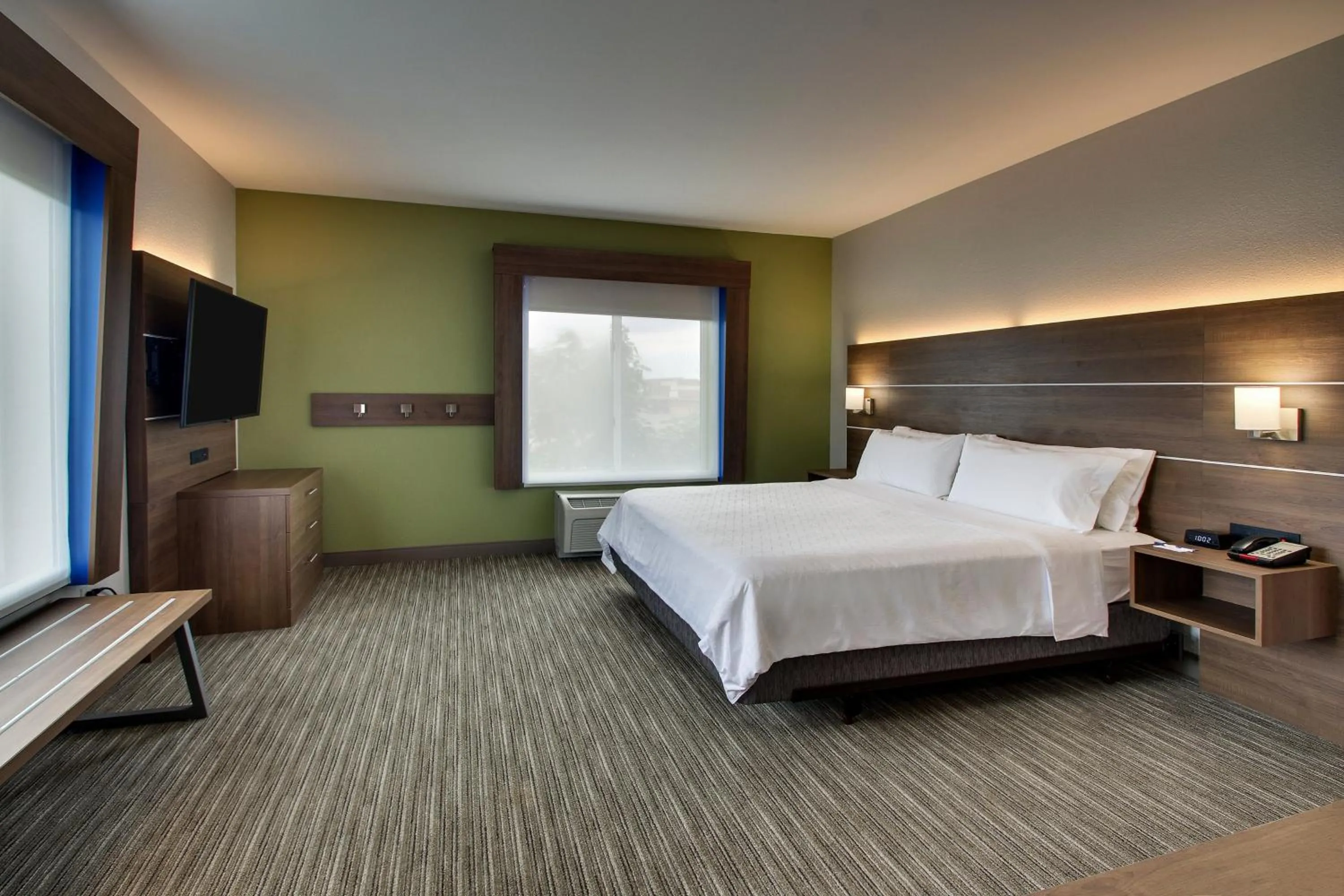 Photo of the whole room, Bed in Holiday Inn Express Hotel & Suites Waukegan/Gurnee by IHG