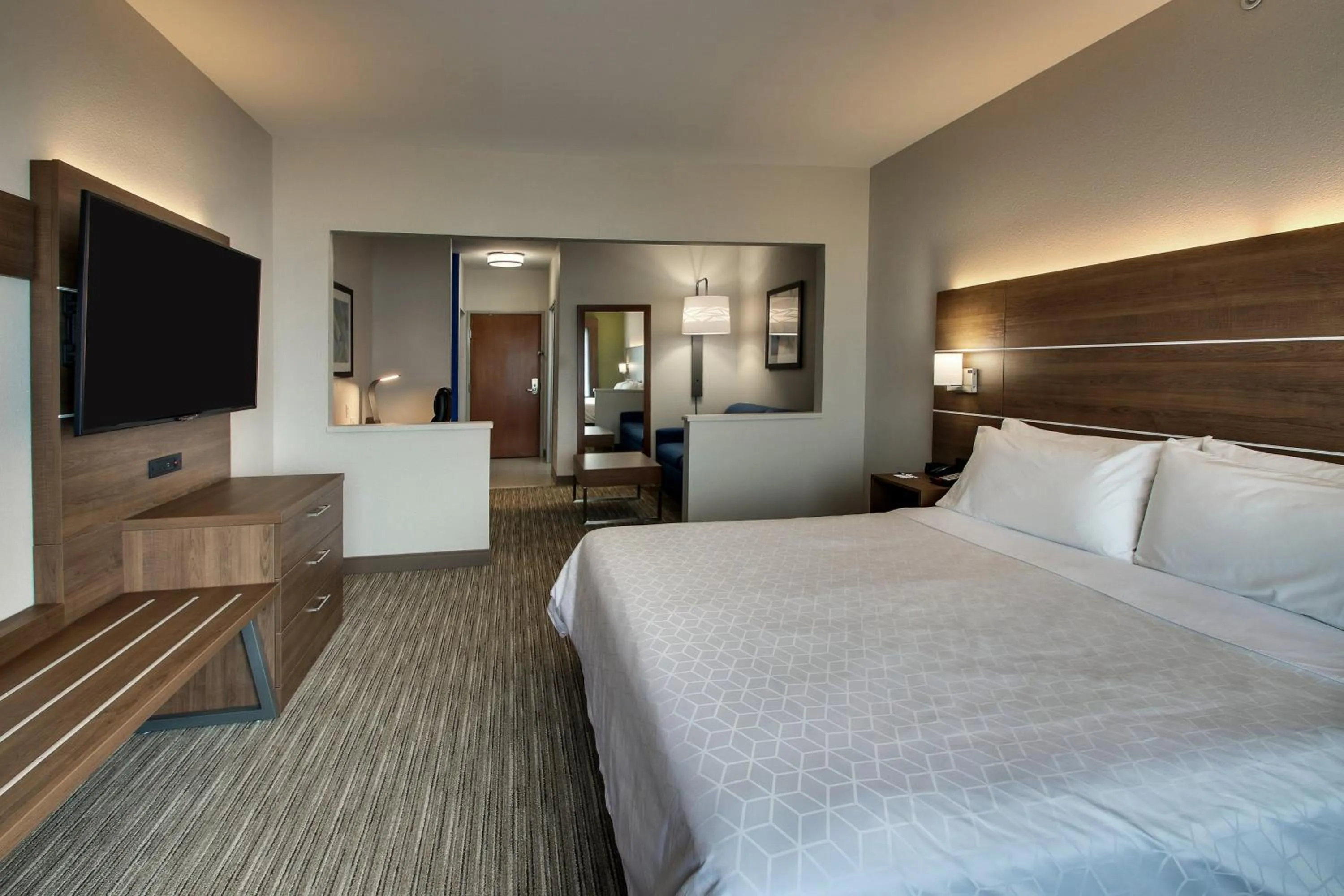 Bedroom, Bed in Holiday Inn Express Hotel & Suites Waukegan/Gurnee by IHG