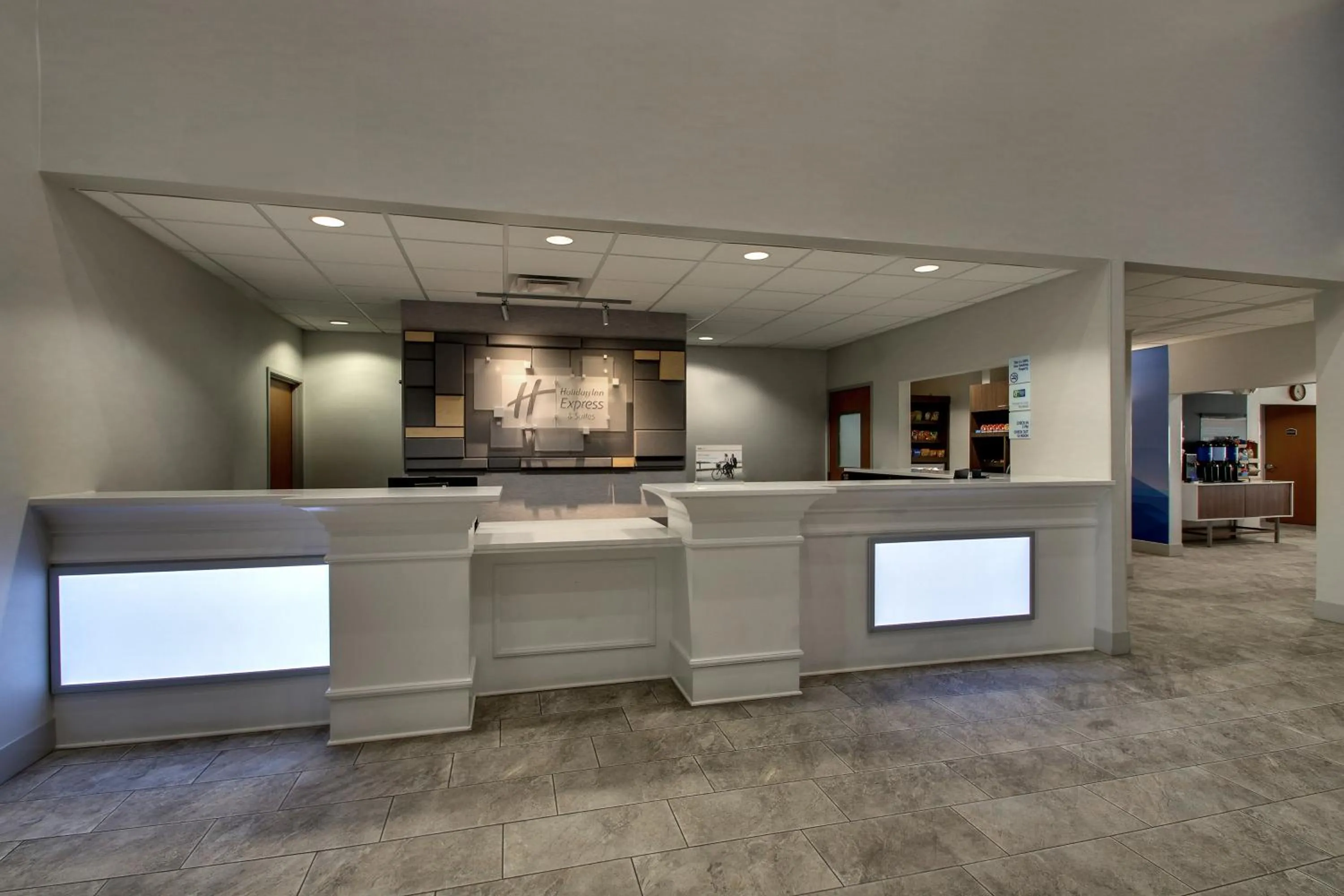 Lobby or reception in Holiday Inn Express Hotel & Suites Waukegan/Gurnee by IHG