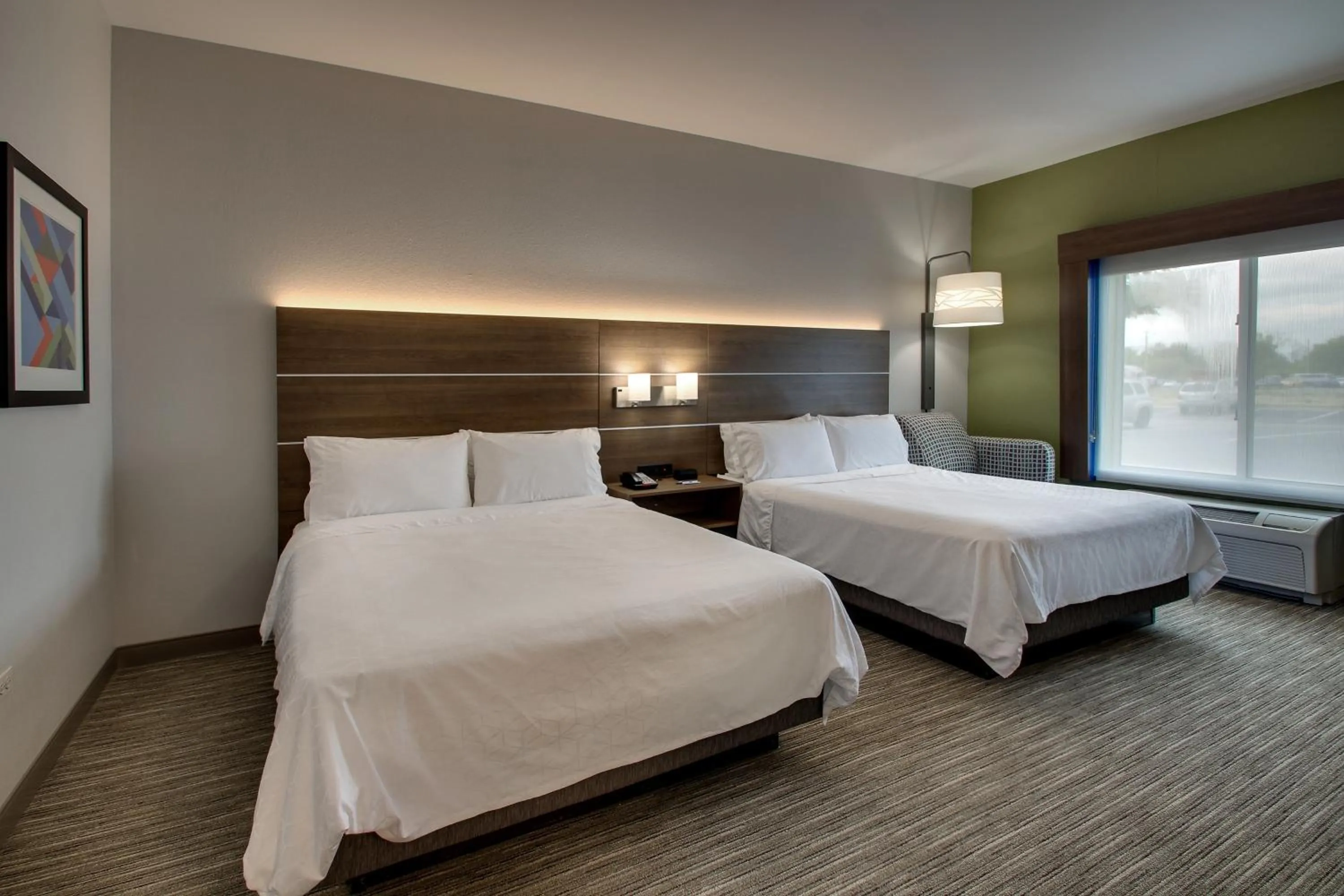 Photo of the whole room, Bed in Holiday Inn Express Hotel & Suites Waukegan/Gurnee by IHG