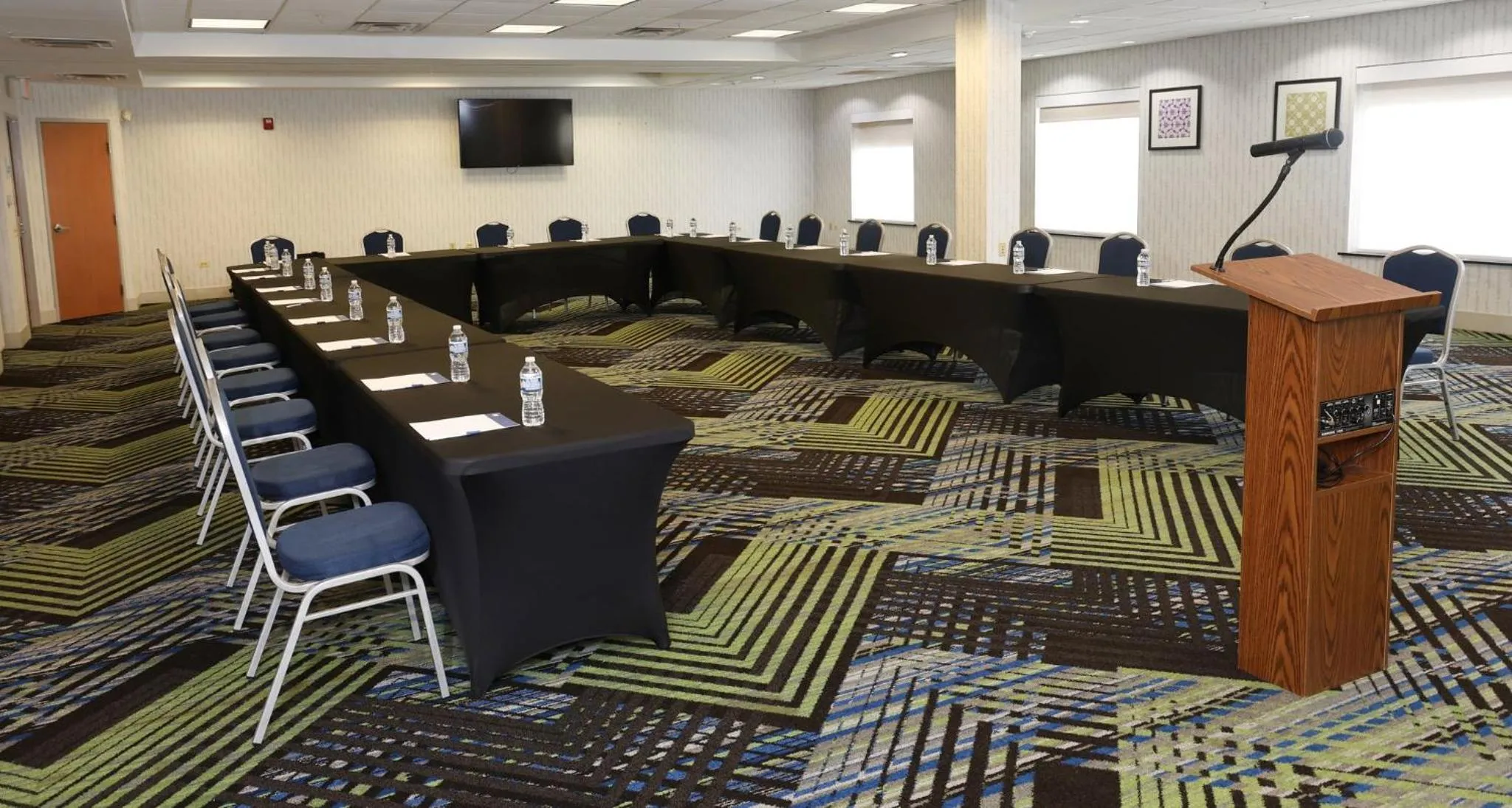 Meeting/conference room in Holiday Inn Express Hotel & Suites Waukegan/Gurnee by IHG