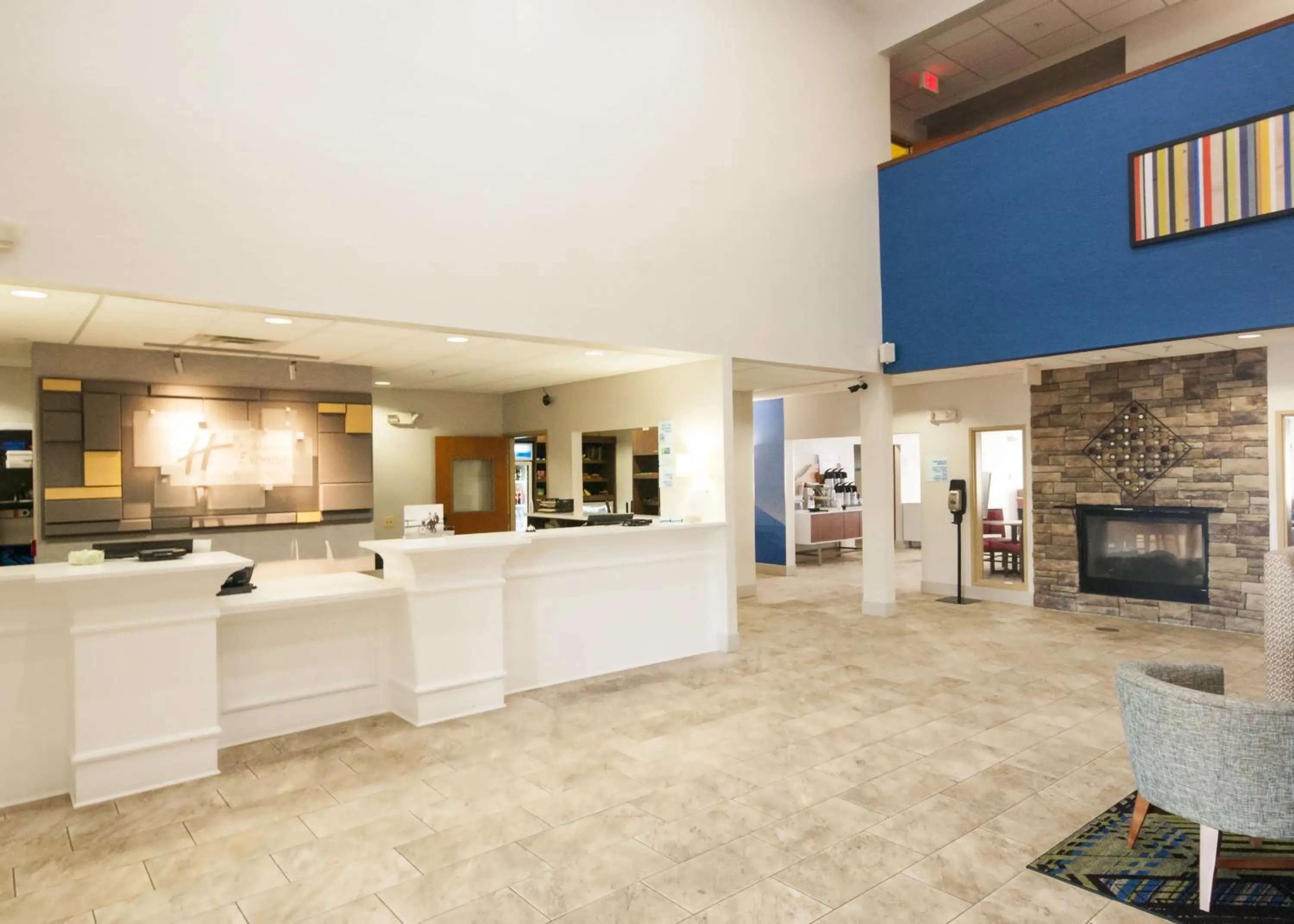 Property building in Holiday Inn Express Hotel & Suites Waukegan/Gurnee by IHG