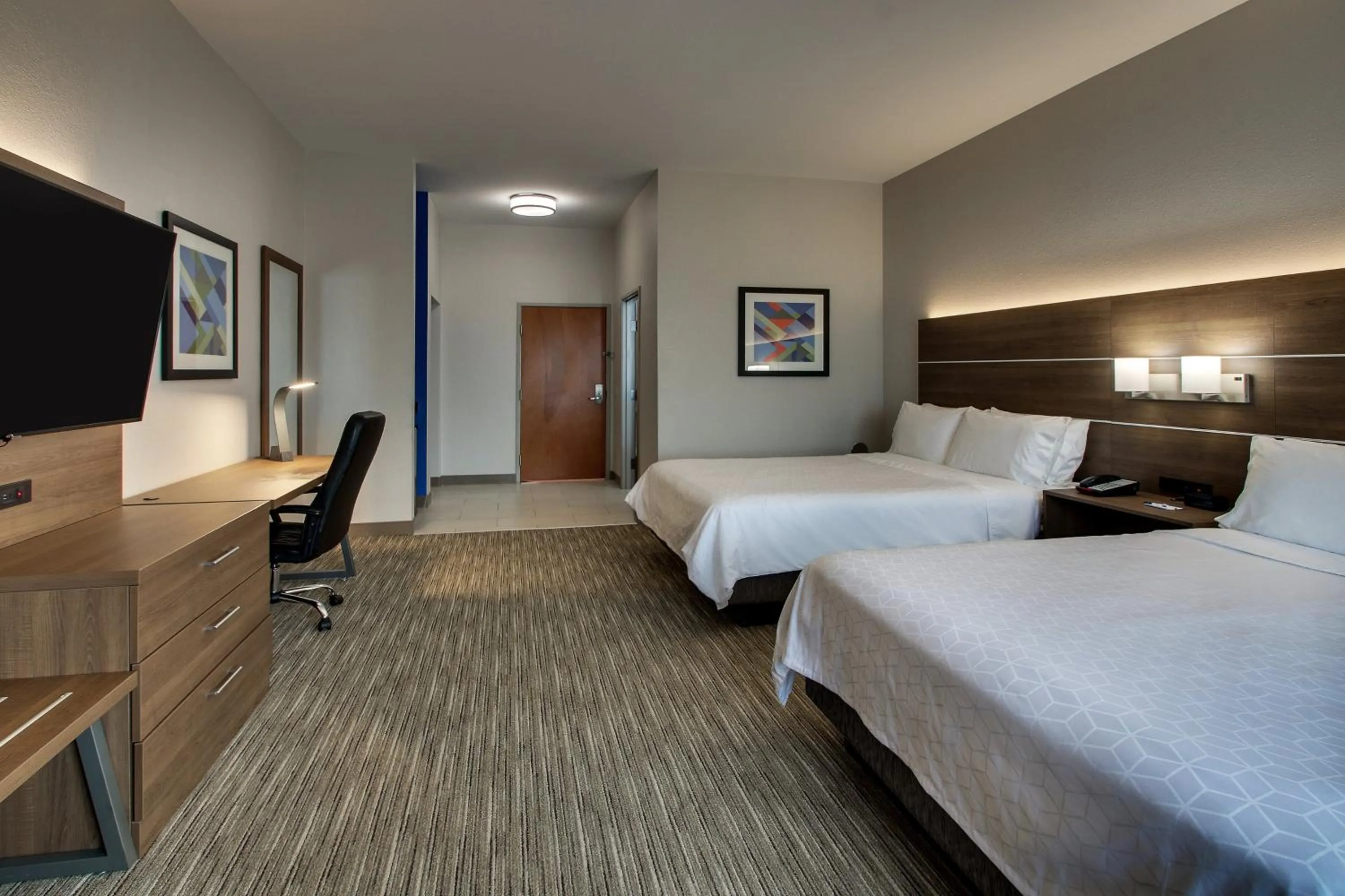 Photo of the whole room, Bed in Holiday Inn Express Hotel & Suites Waukegan/Gurnee by IHG