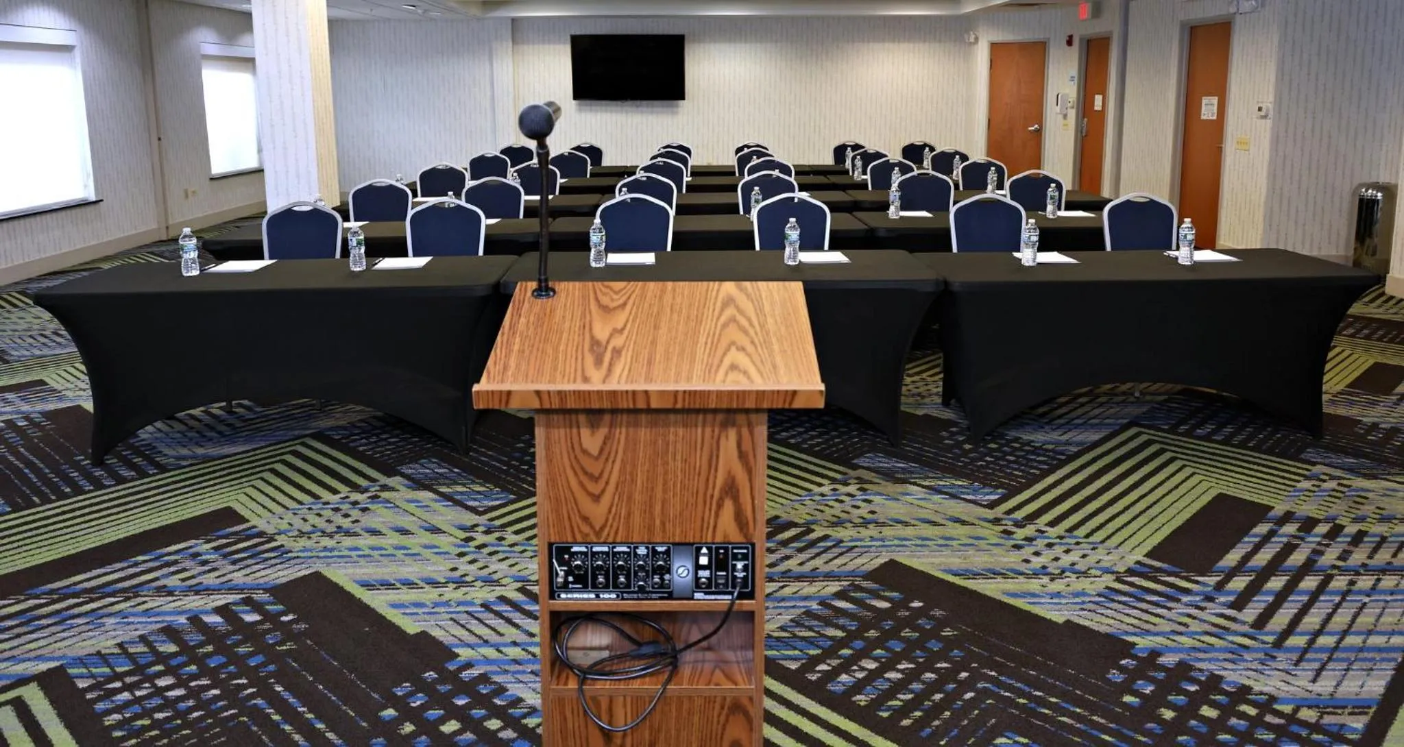 Meeting/conference room in Holiday Inn Express Hotel & Suites Waukegan/Gurnee by IHG