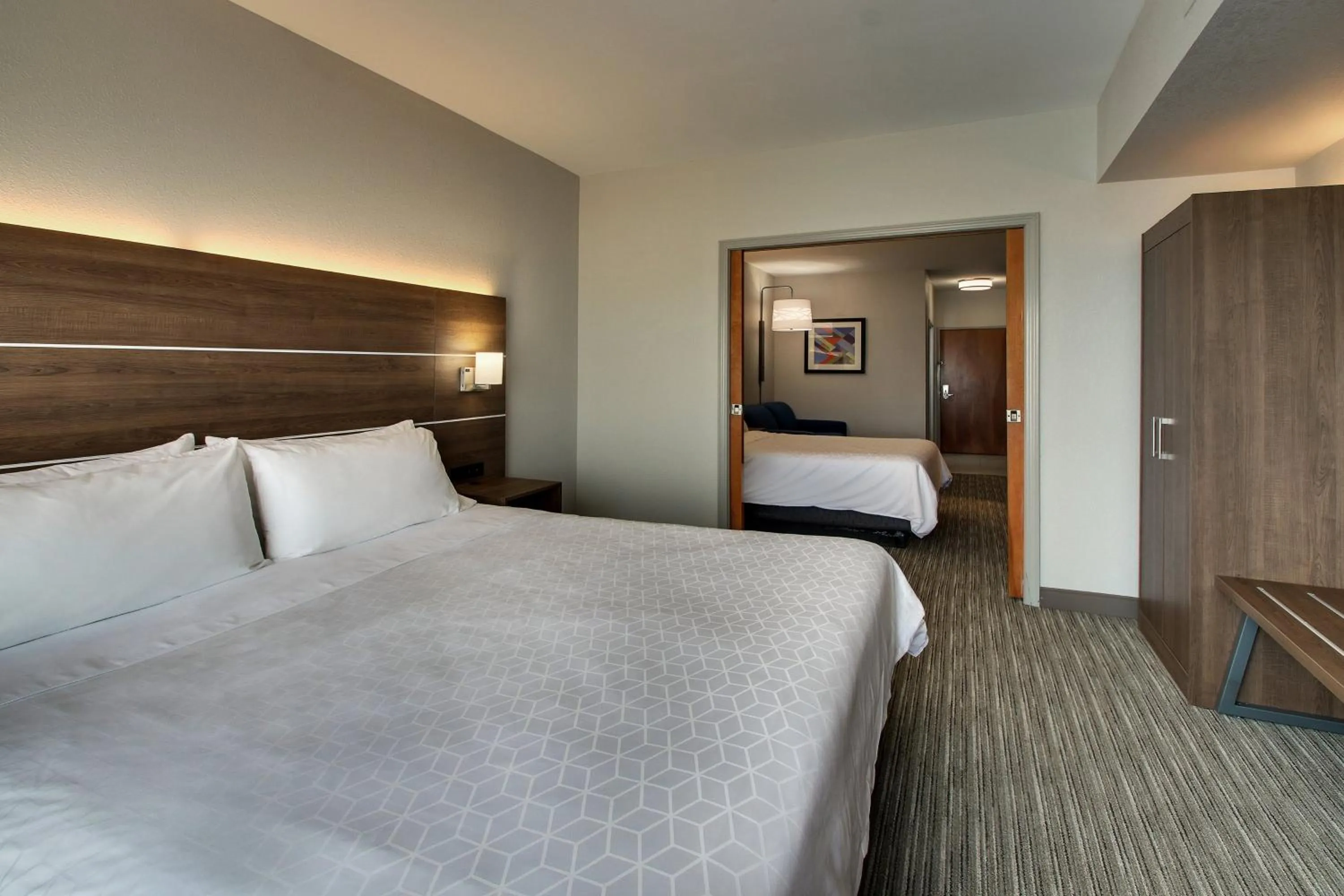 Bedroom, Bed in Holiday Inn Express Hotel & Suites Waukegan/Gurnee by IHG