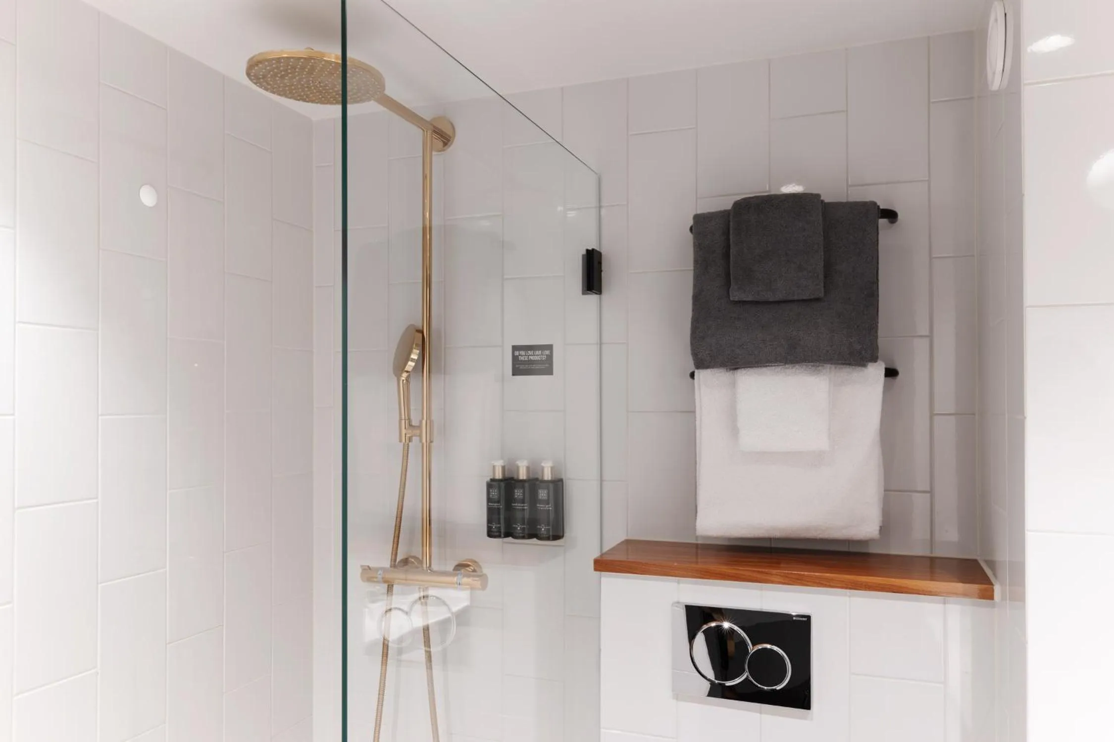 Shower in Clarion Hotel Amaranten