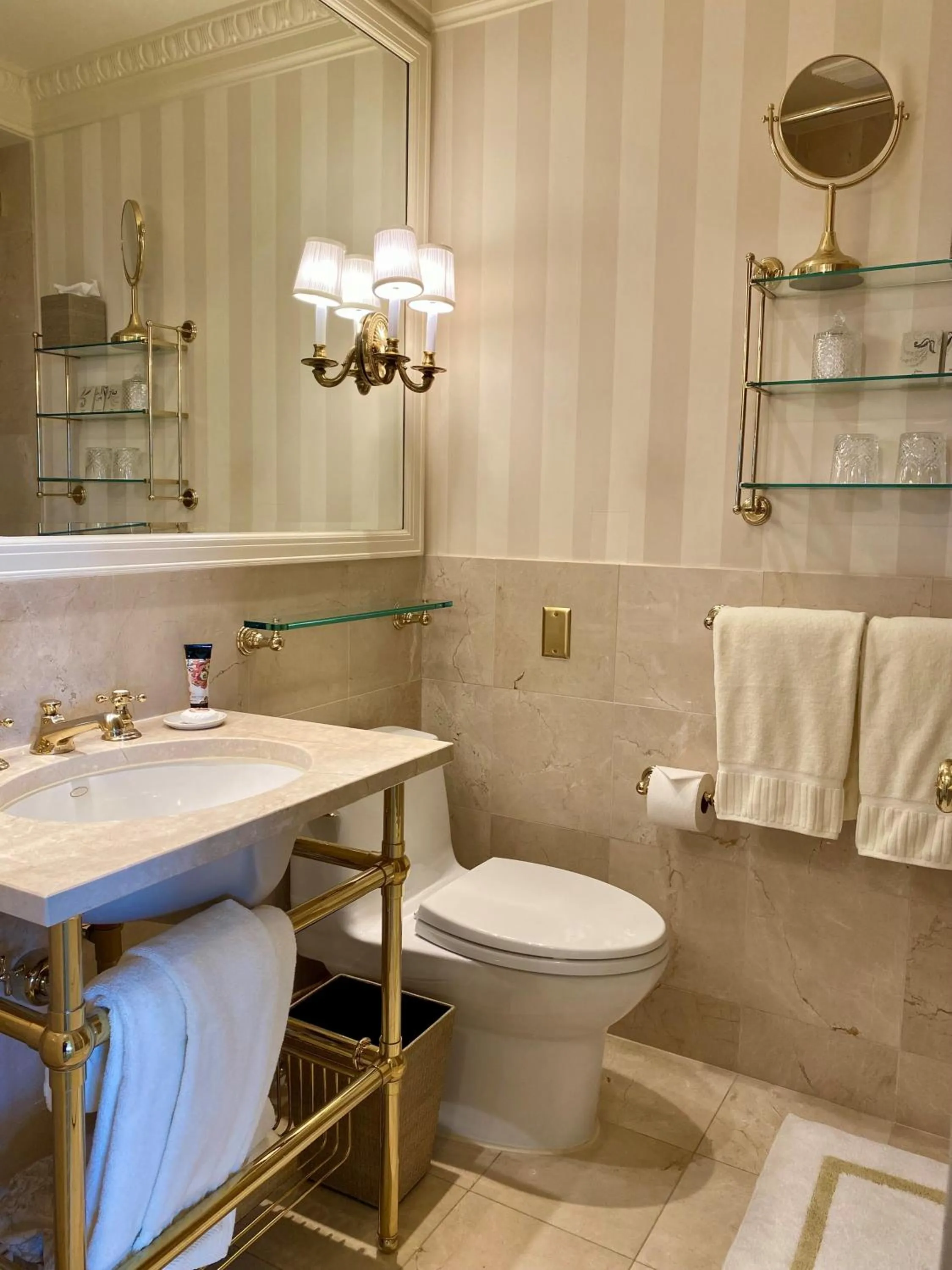 Bathroom in The Hay - Adams