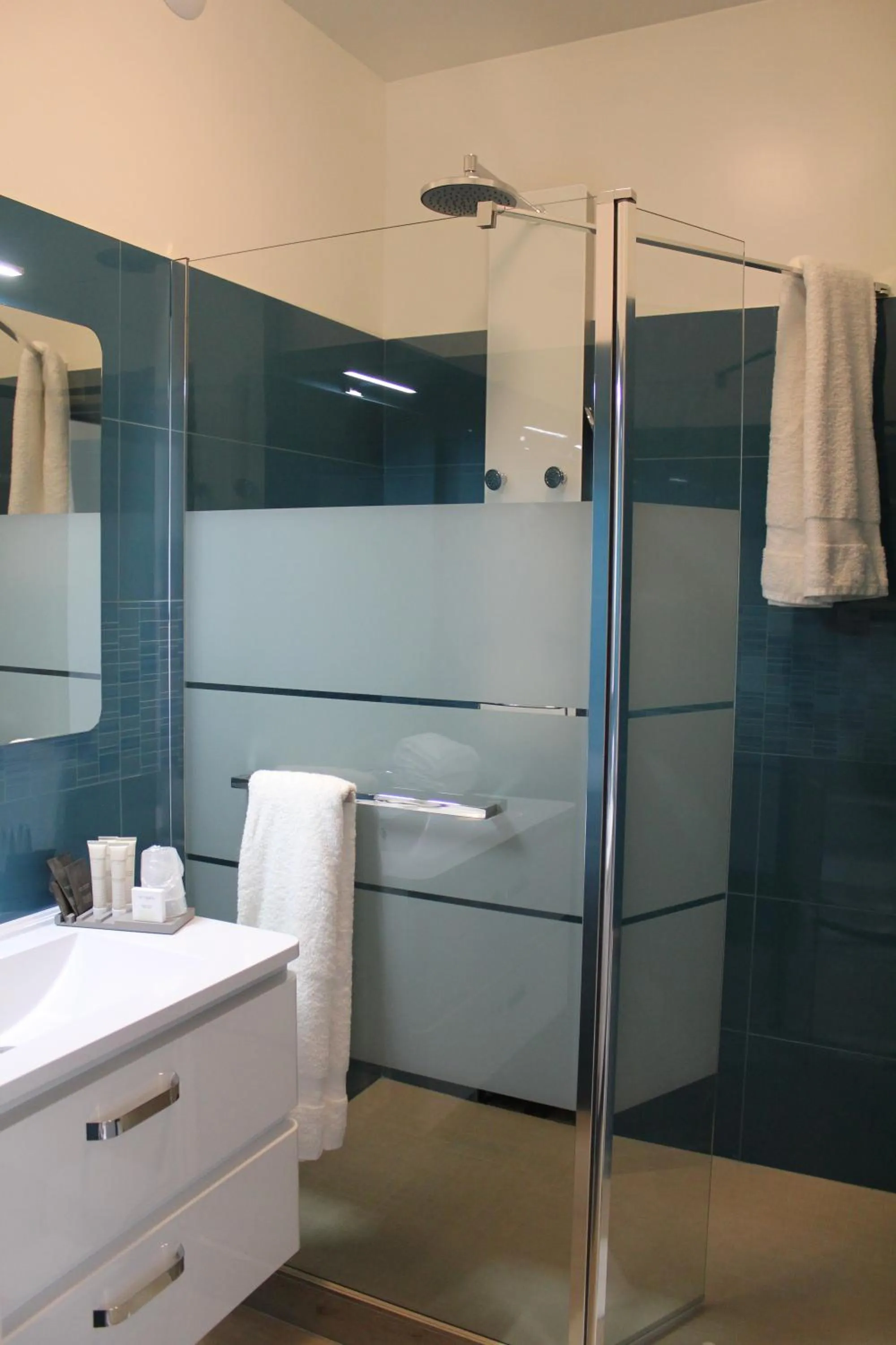 Shower in Le Quincangrogne