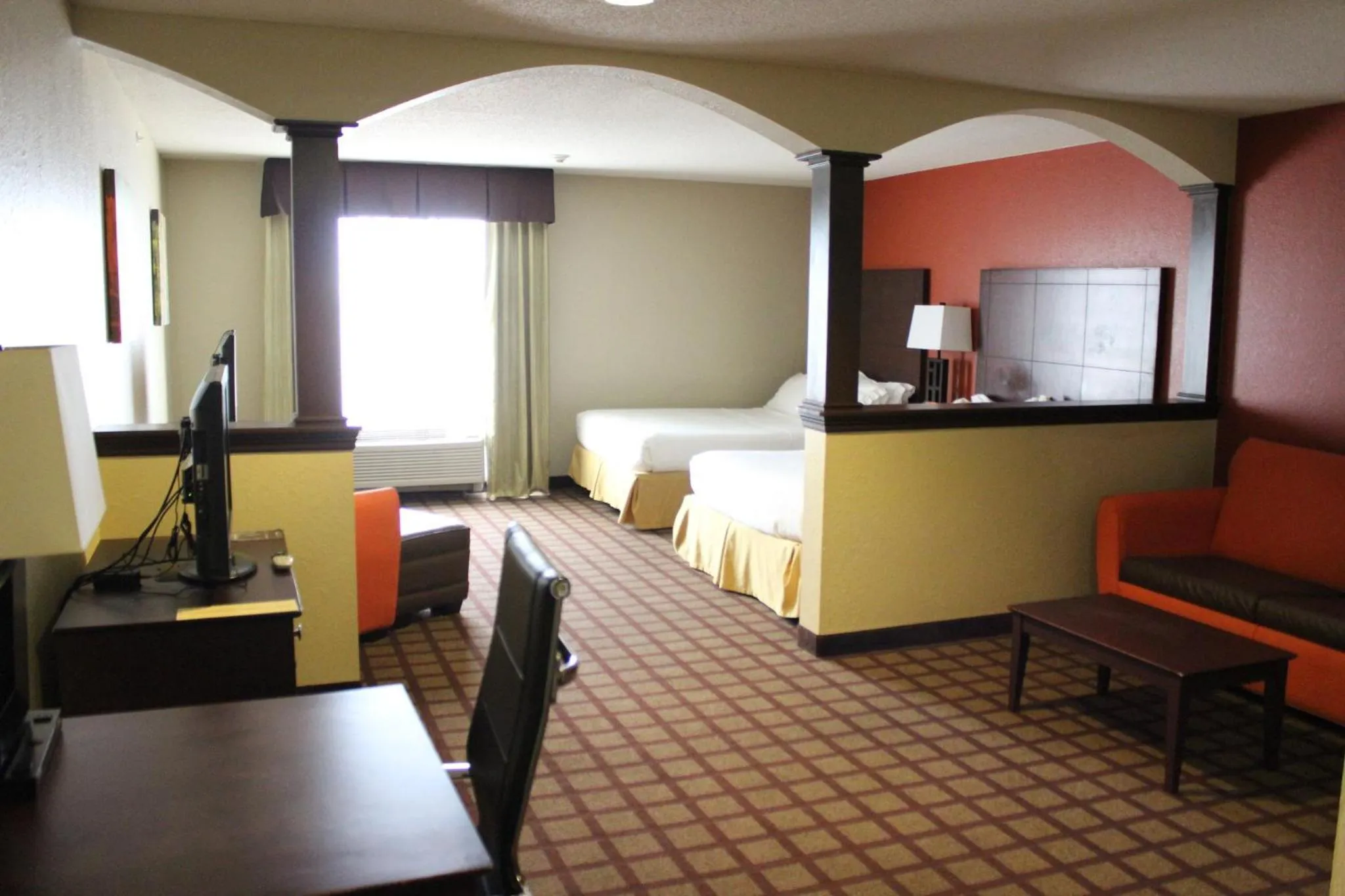 Bedroom in Holiday Inn Express Hotel & Suites Chicago-Algonquin by IHG