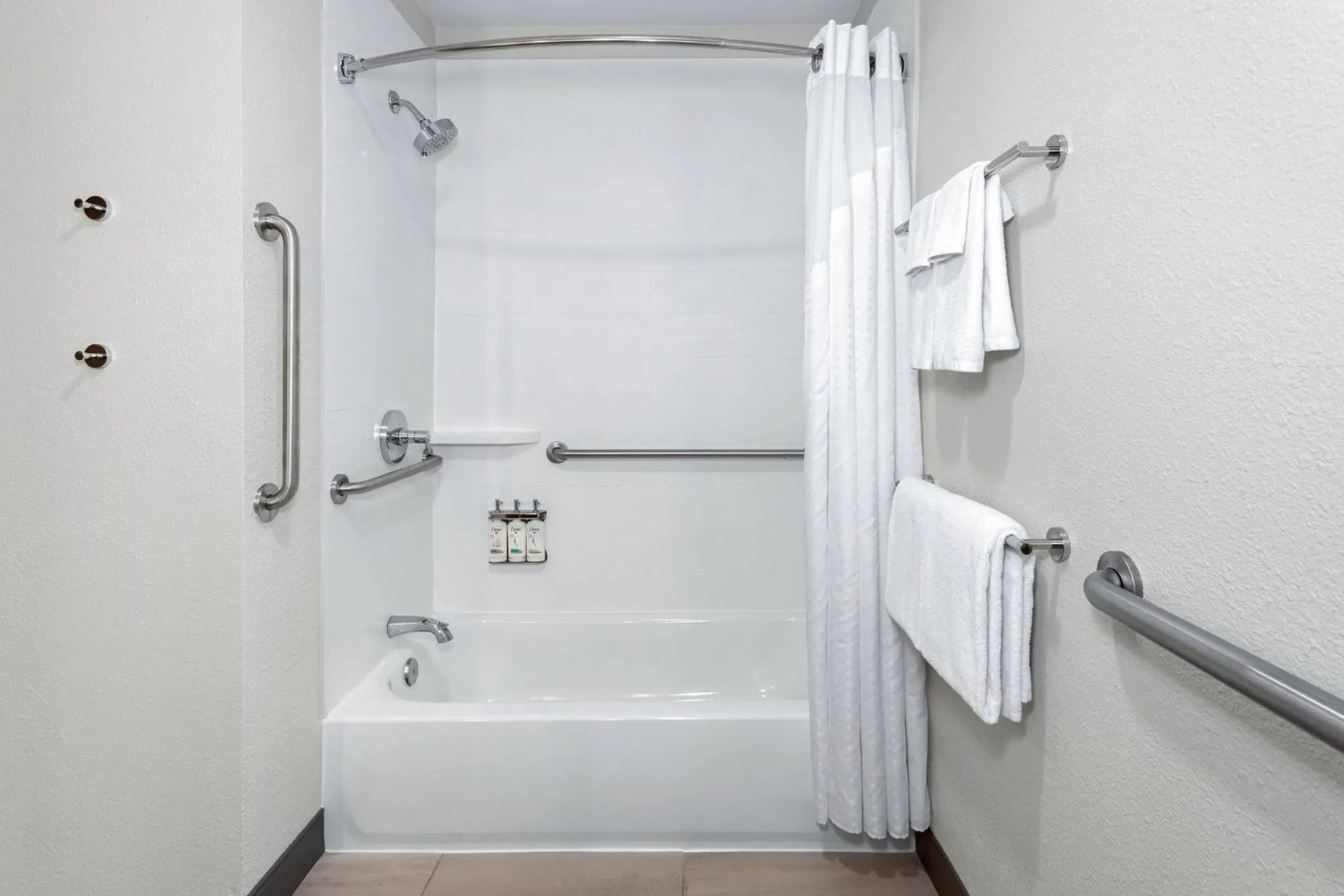 Bathroom in Holiday Inn Express Hotel & Suites Chicago-Algonquin by IHG