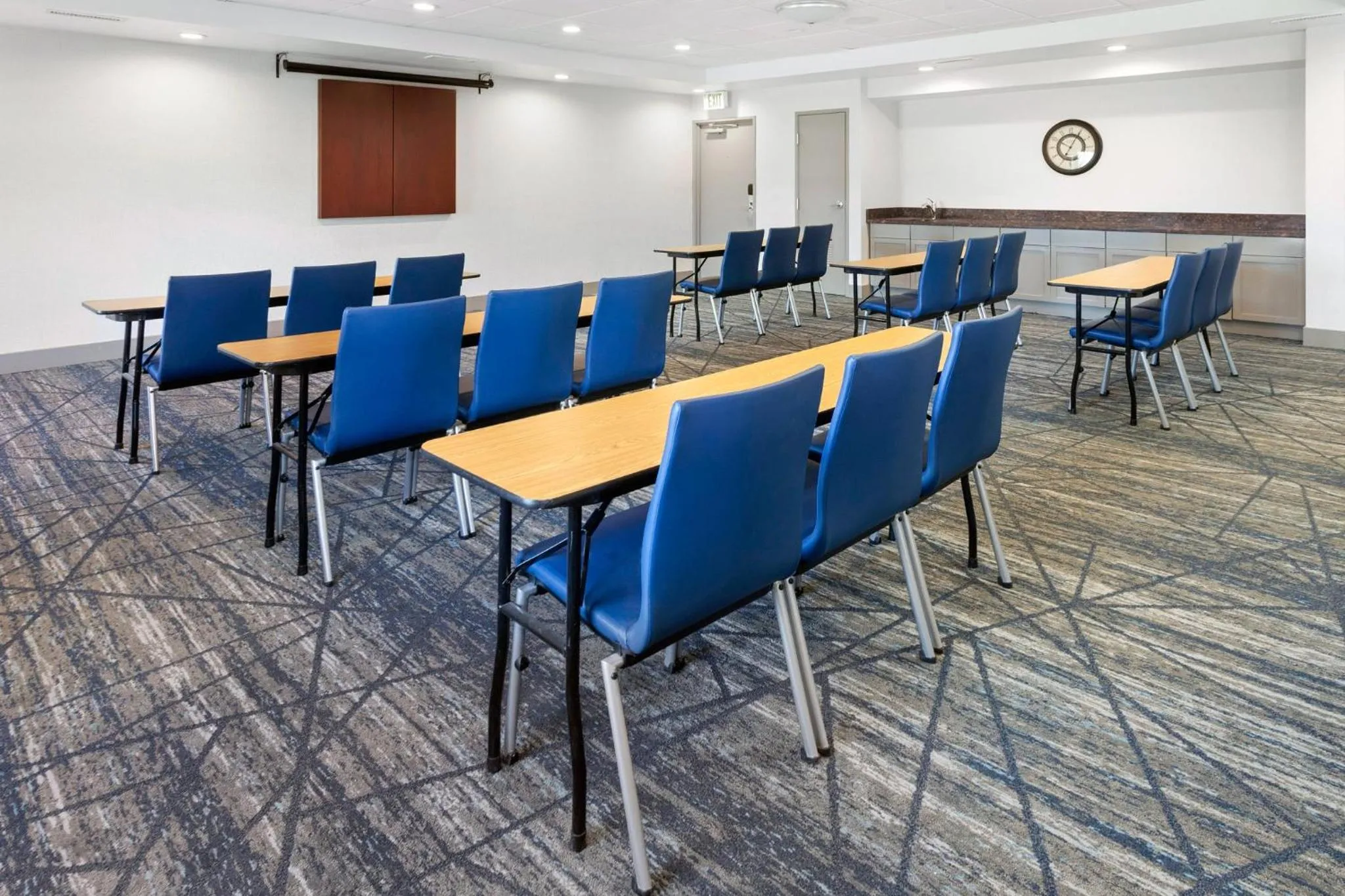 Meeting/conference room in Holiday Inn Express Hotel & Suites Chicago-Algonquin by IHG