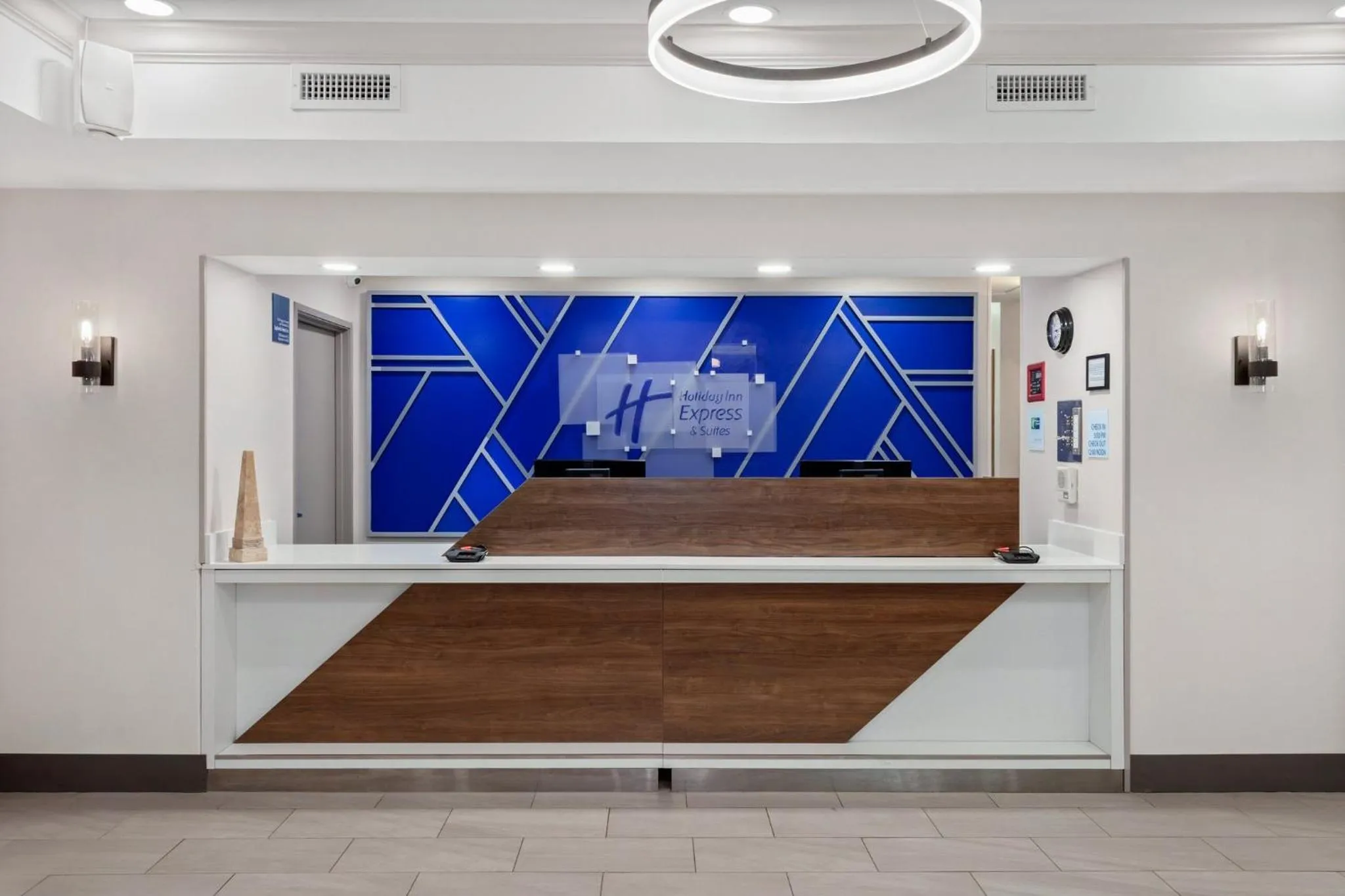 Property building in Holiday Inn Express Hotel & Suites Chicago-Algonquin by IHG