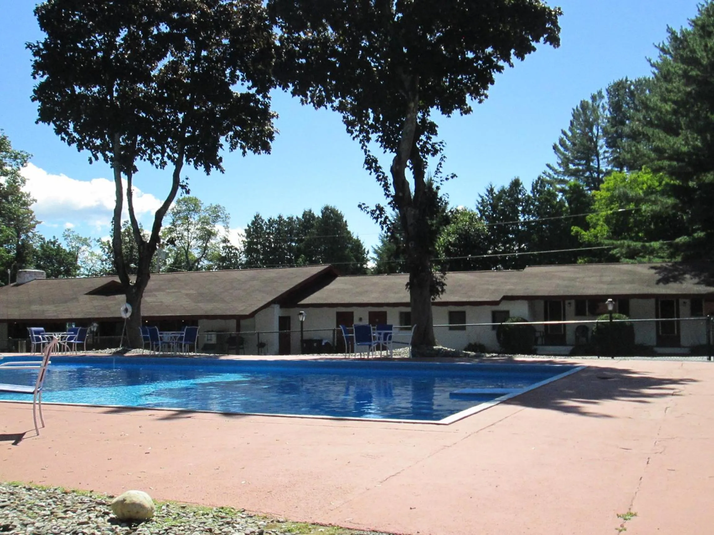Swimming pool in Olympian Resort Motel