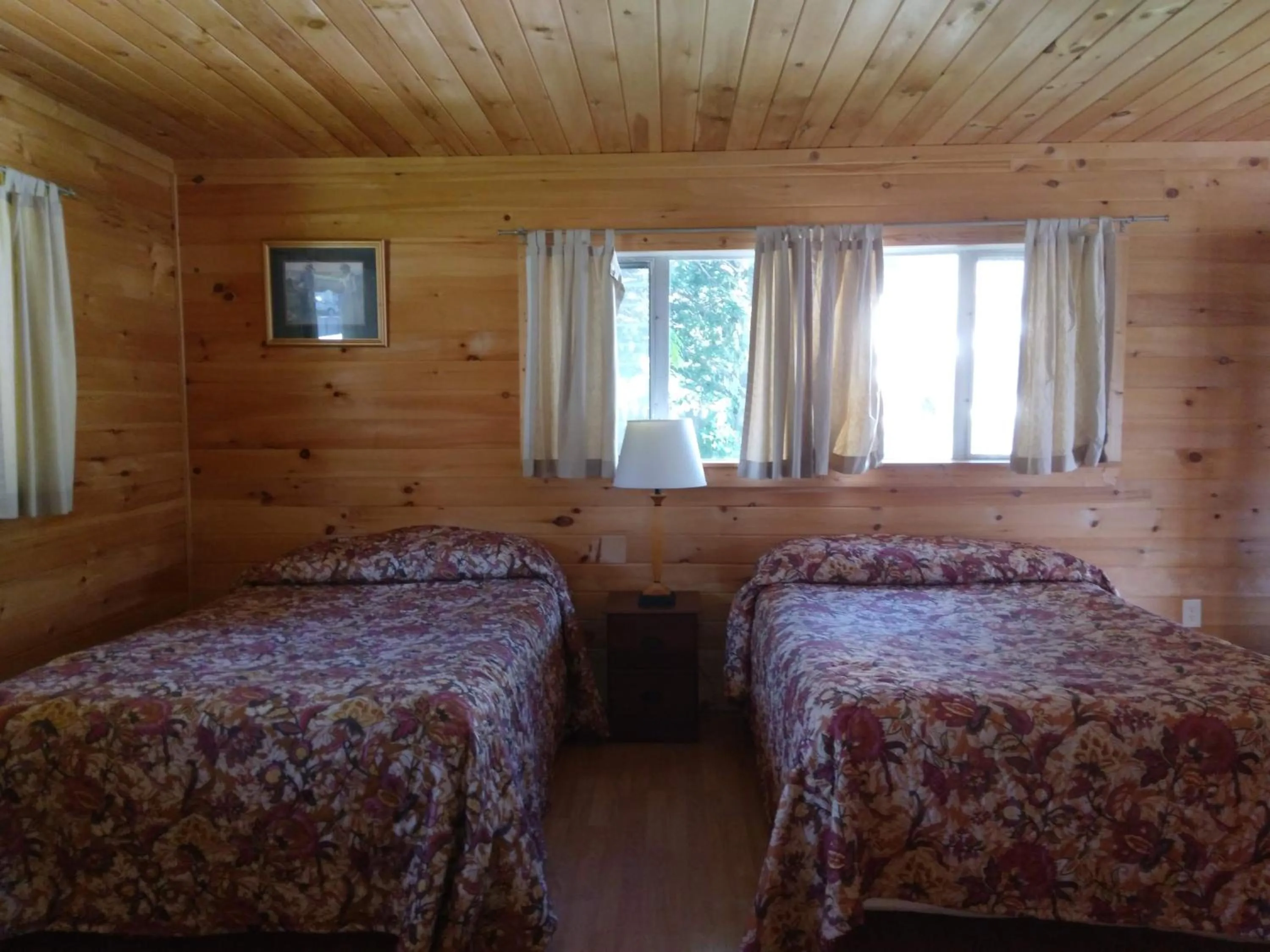 Bed in Olympian Resort Motel