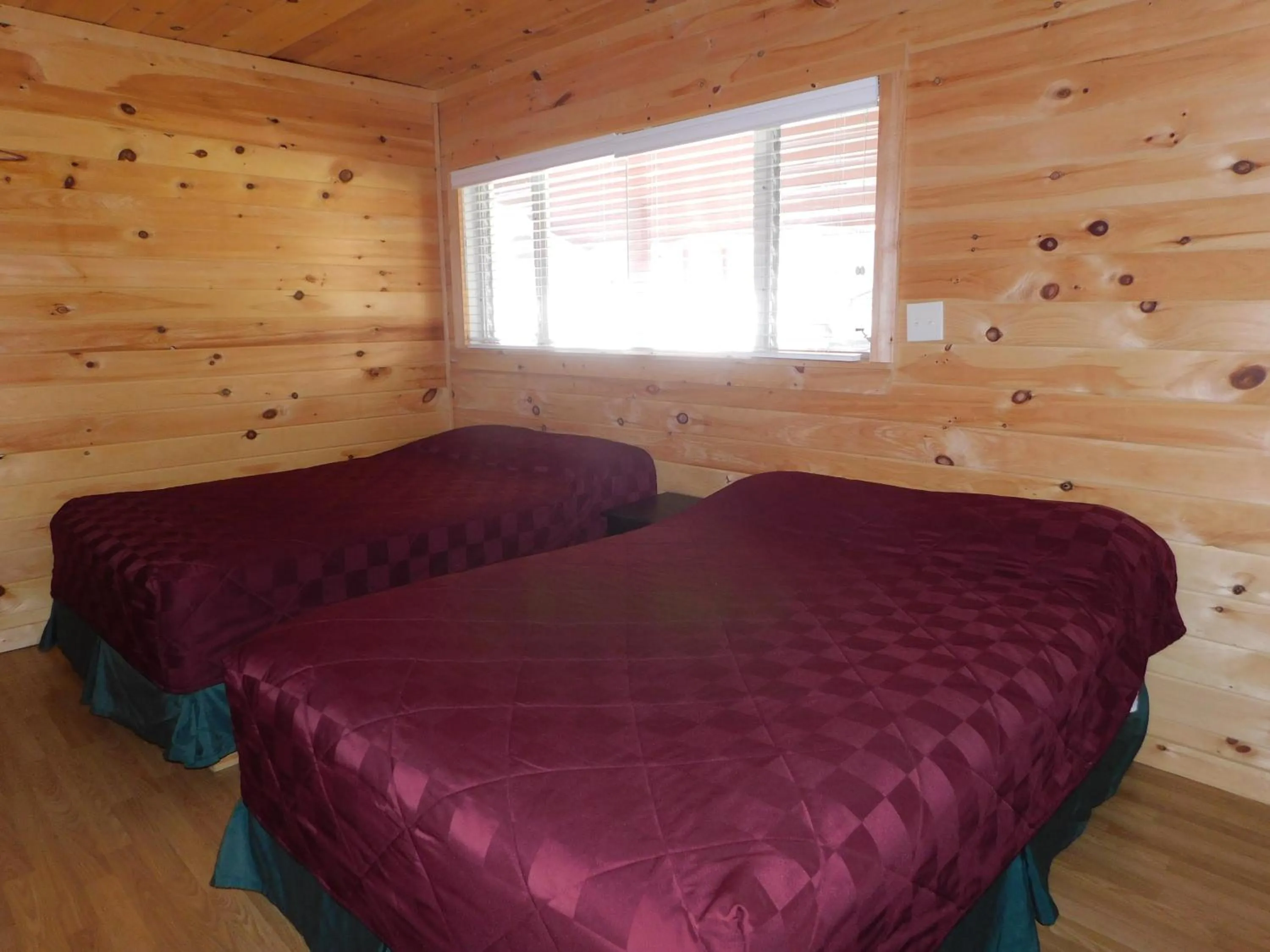 Bedroom, Bed in Olympian Resort Motel