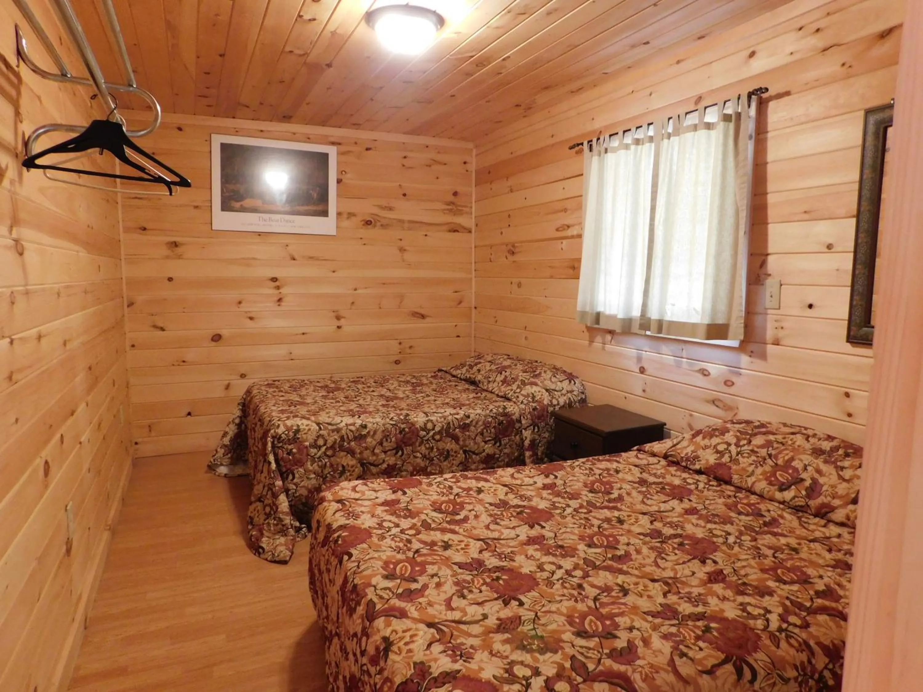 Bed in Olympian Resort Motel